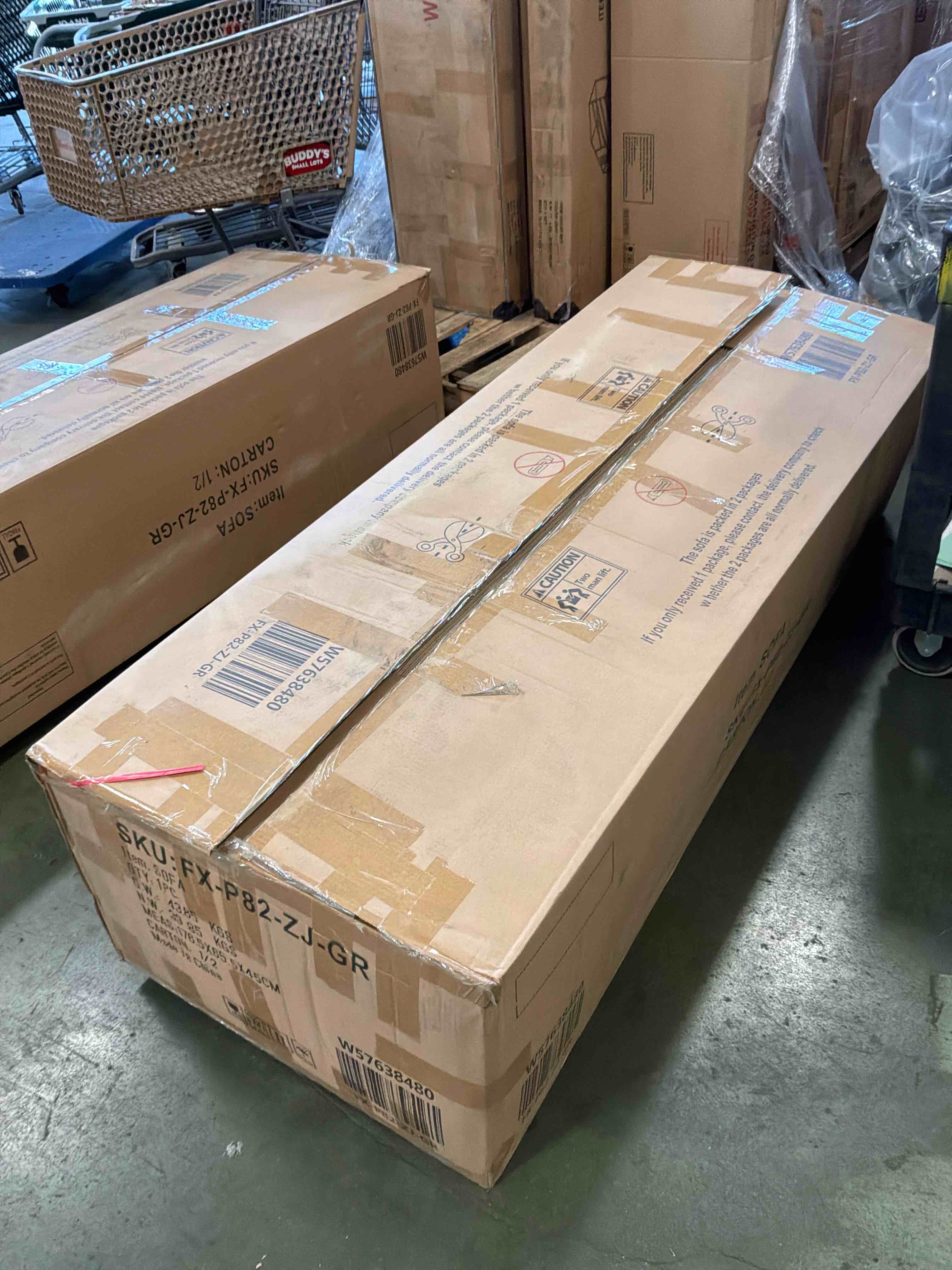 Condition photo showing New/Like New for sofá green velvet 