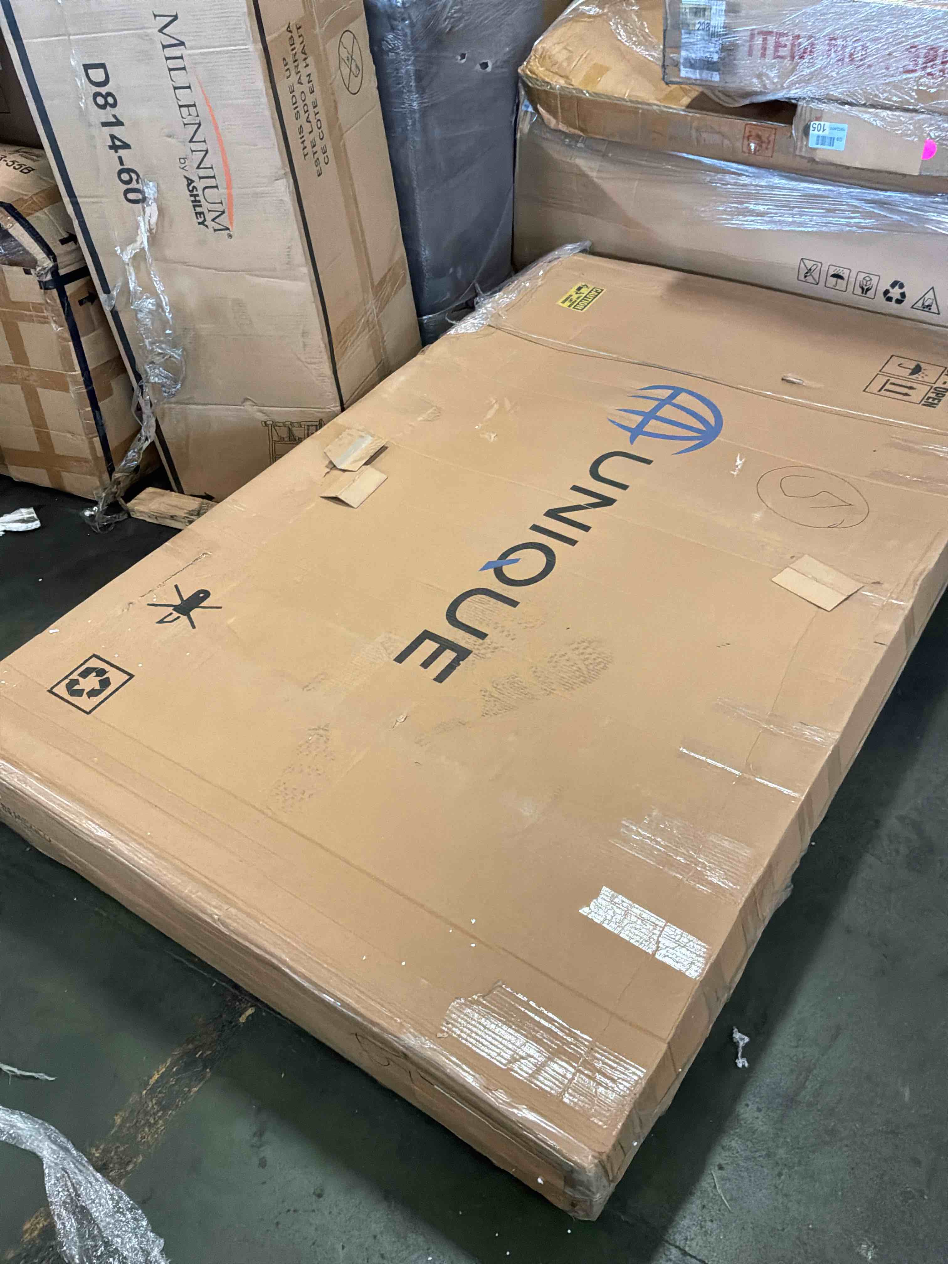 Condition photo showing New/Like New for jalisco dining table 78”