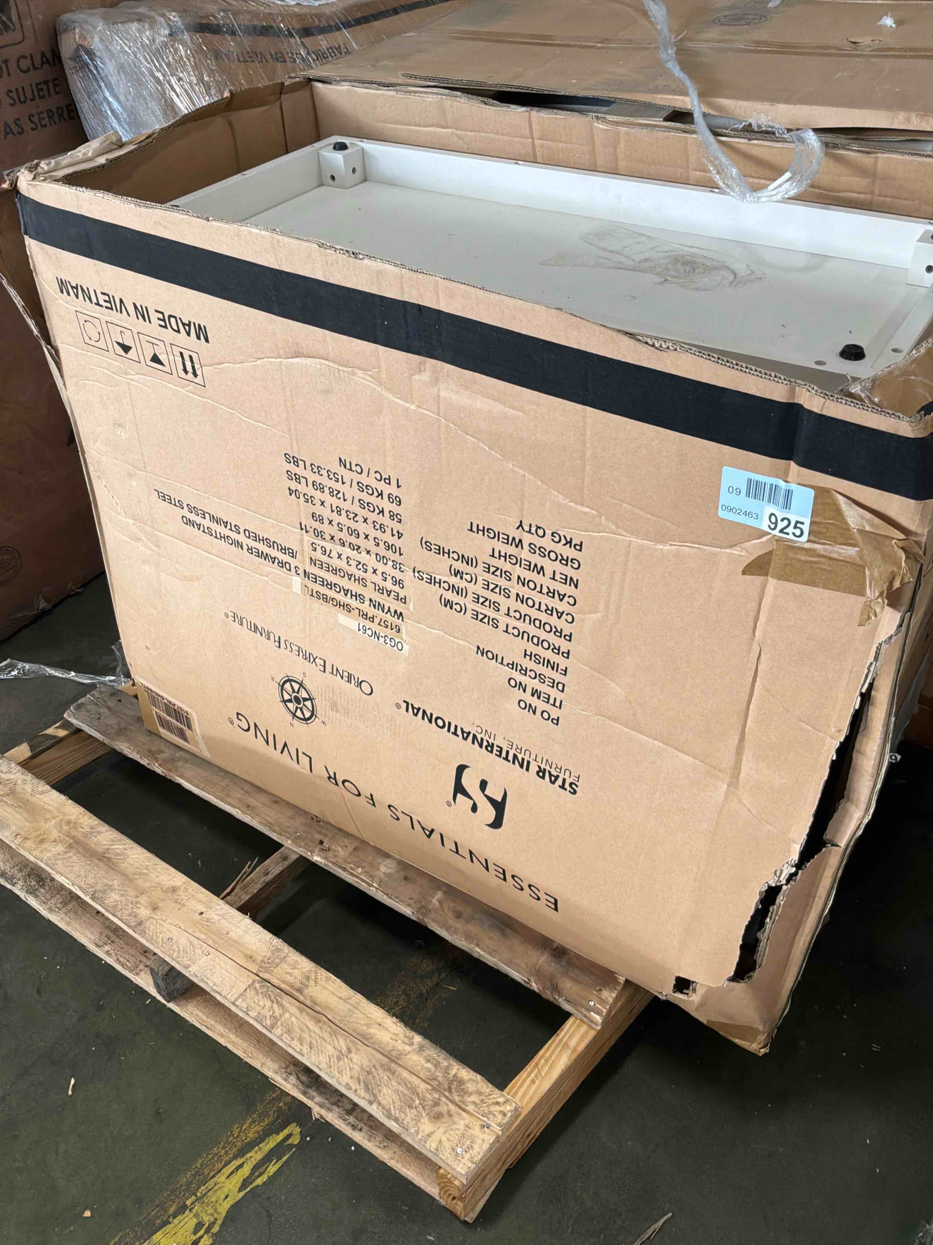 Condition photo showing Good Condition for wynn 3-drawer nightstand