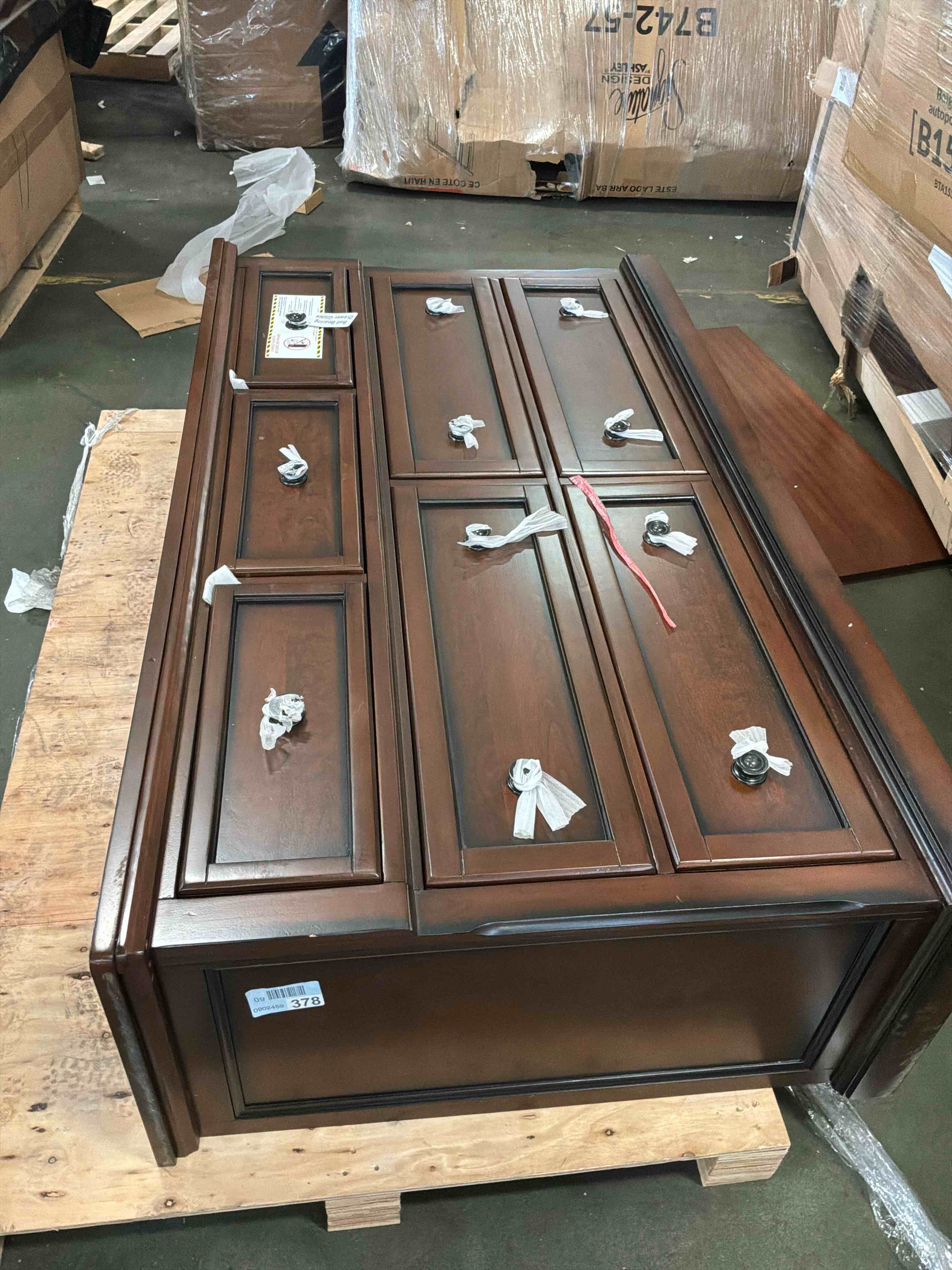 Condition photo showing Good Condition for porter 7 drawer dresser