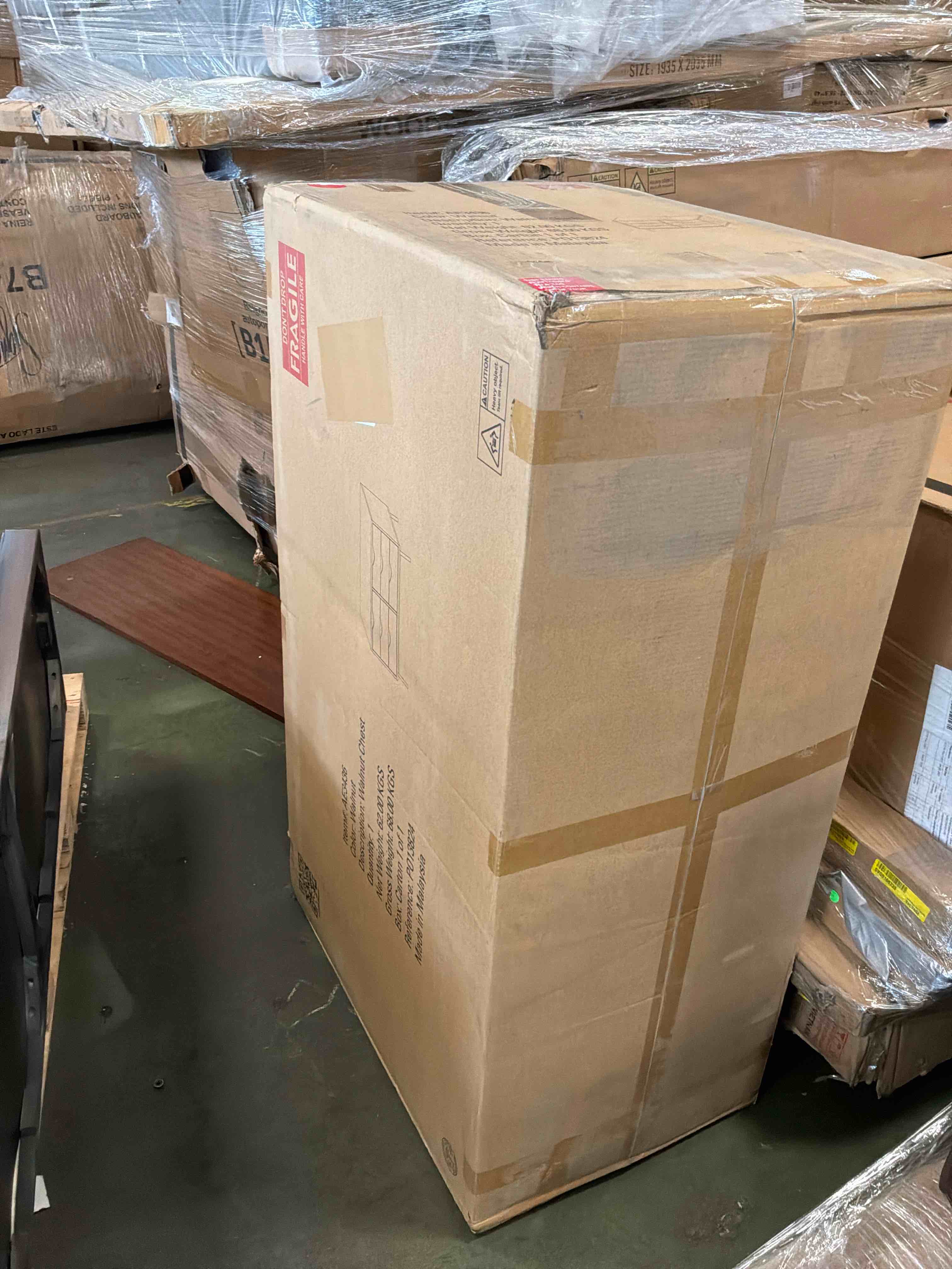 Condition photo showing New/Like New for analise 6-drawer chest