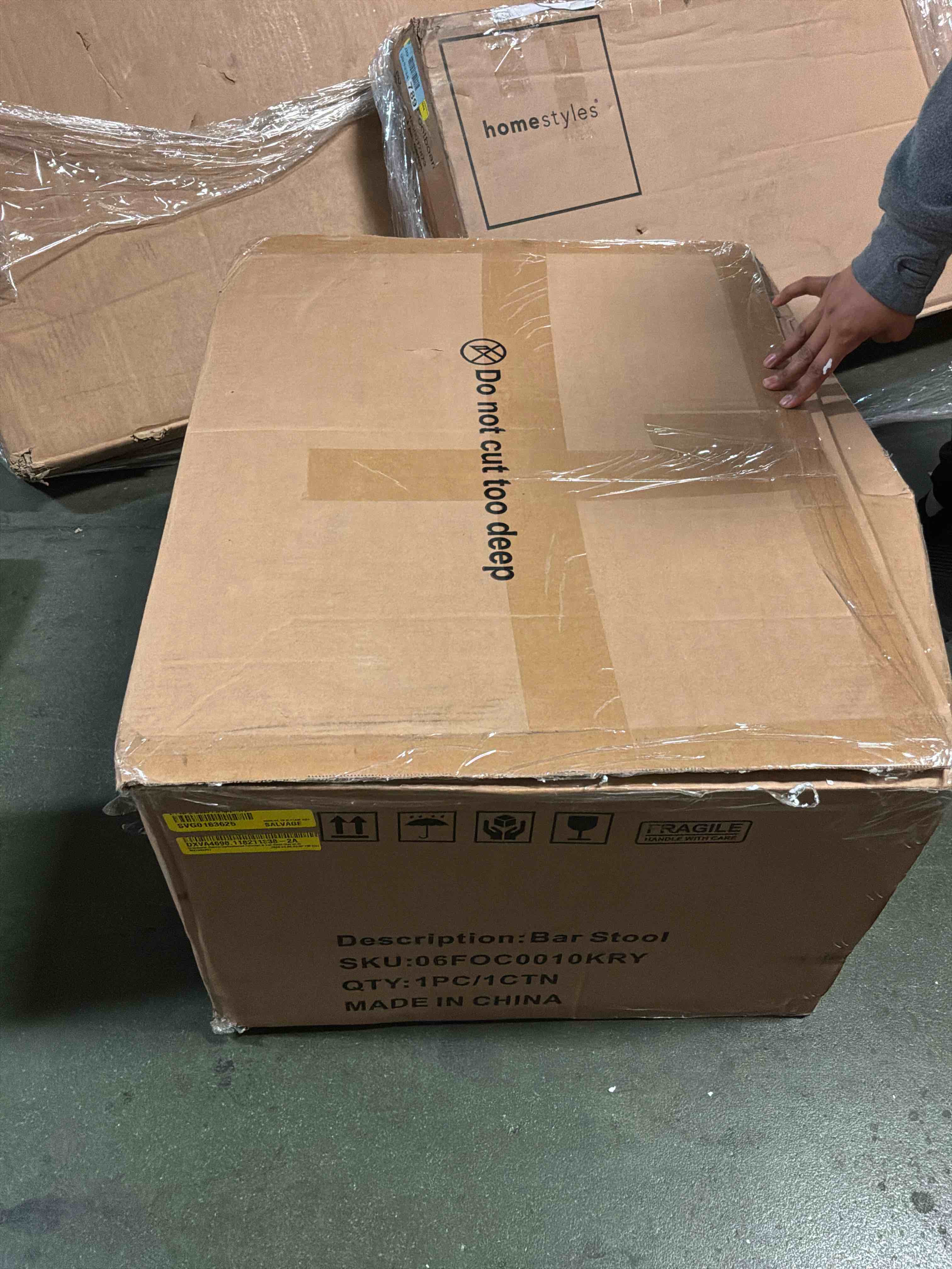 https://s3.amazonaws.com/lotting-images-prod/bidfta/BRN4112633_1777296406511.jpeg