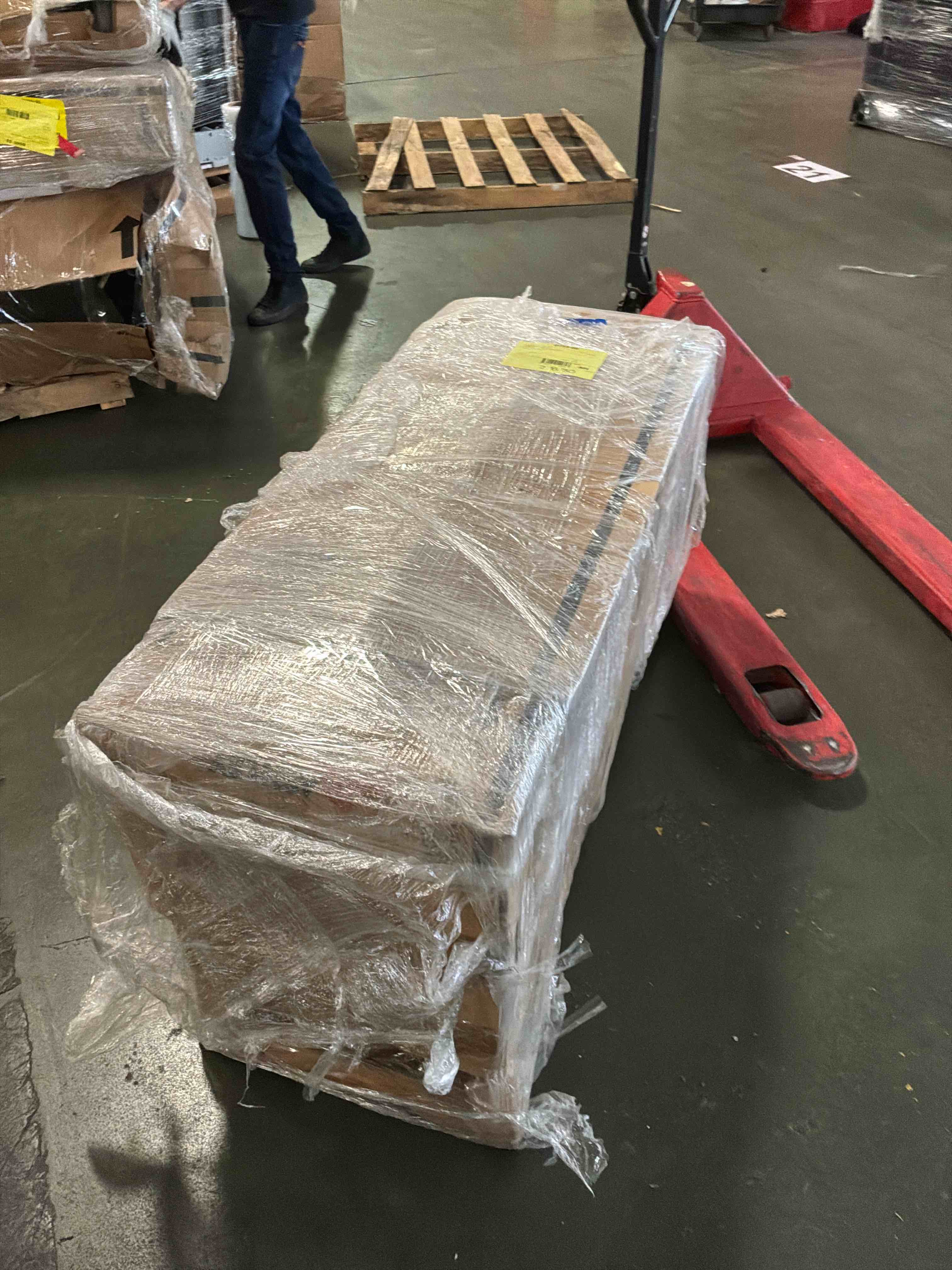 https://s3.amazonaws.com/lotting-images-prod/bidfta/BRN4112807_1777477008016.jpeg