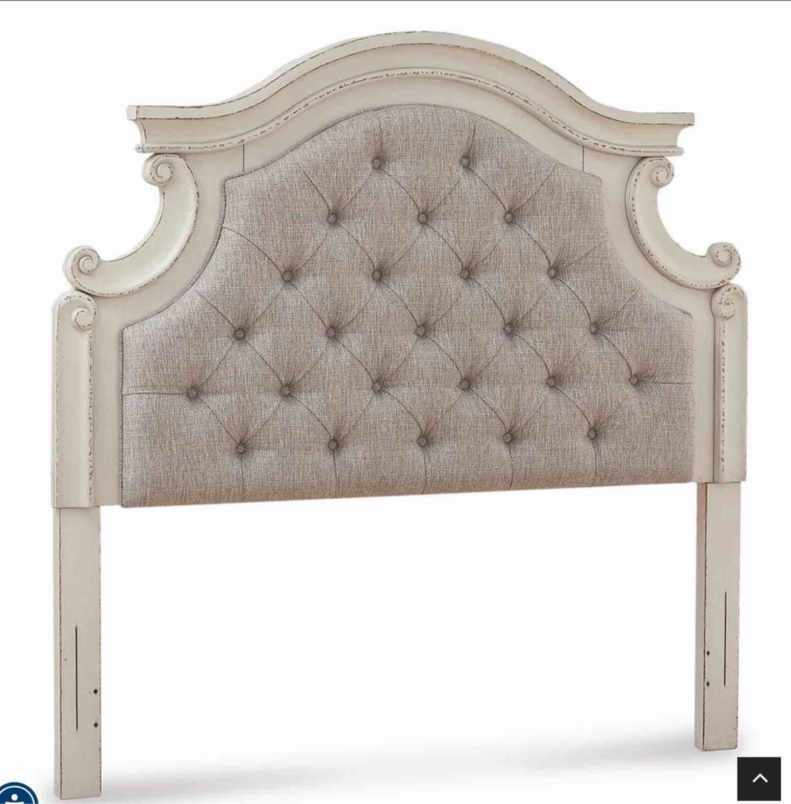 Realyn Full Upholstered Panel Headboard (Headboard Only)