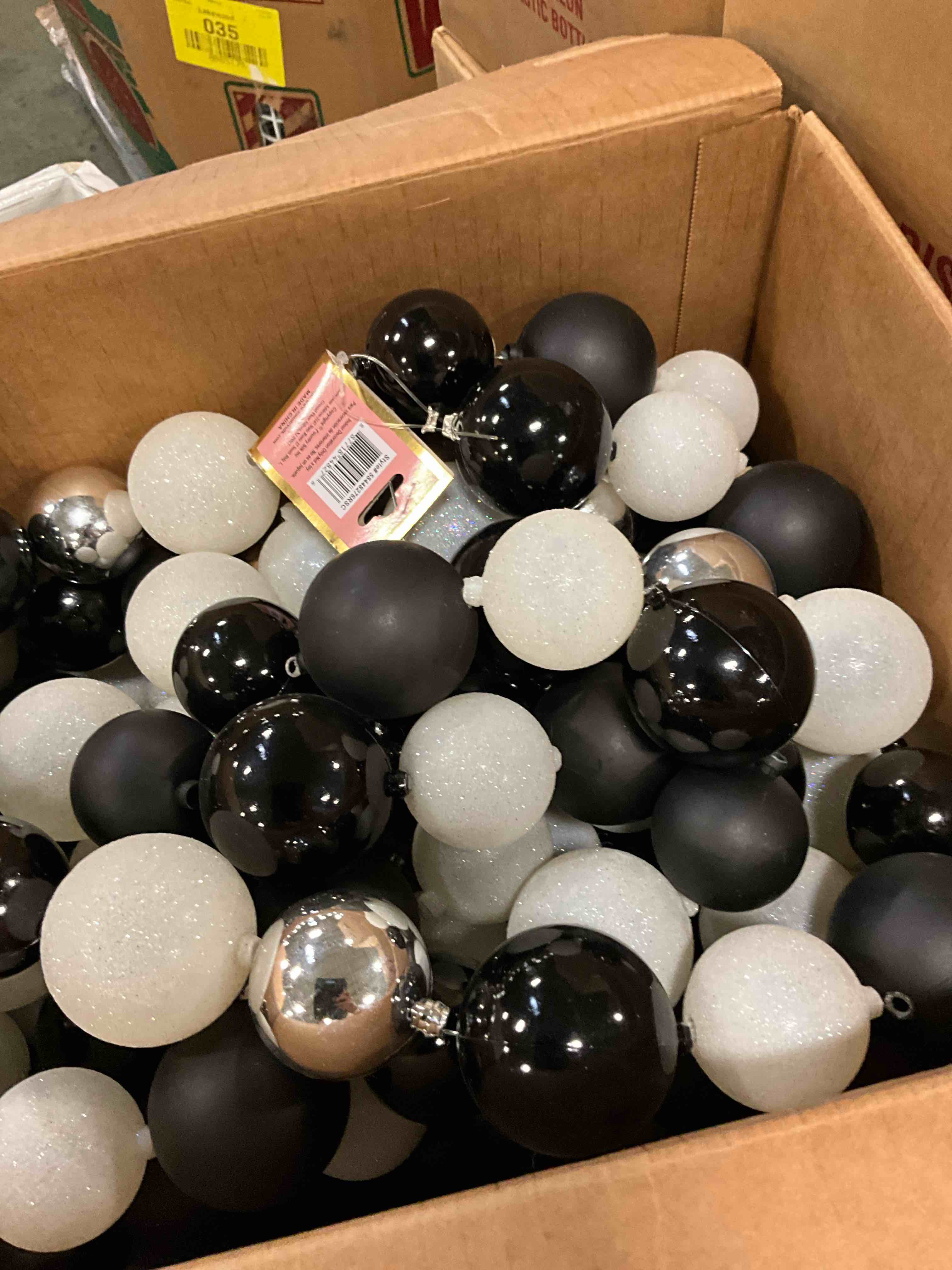 Condition photo showing Good Condition for box lot of miscellaneous items 