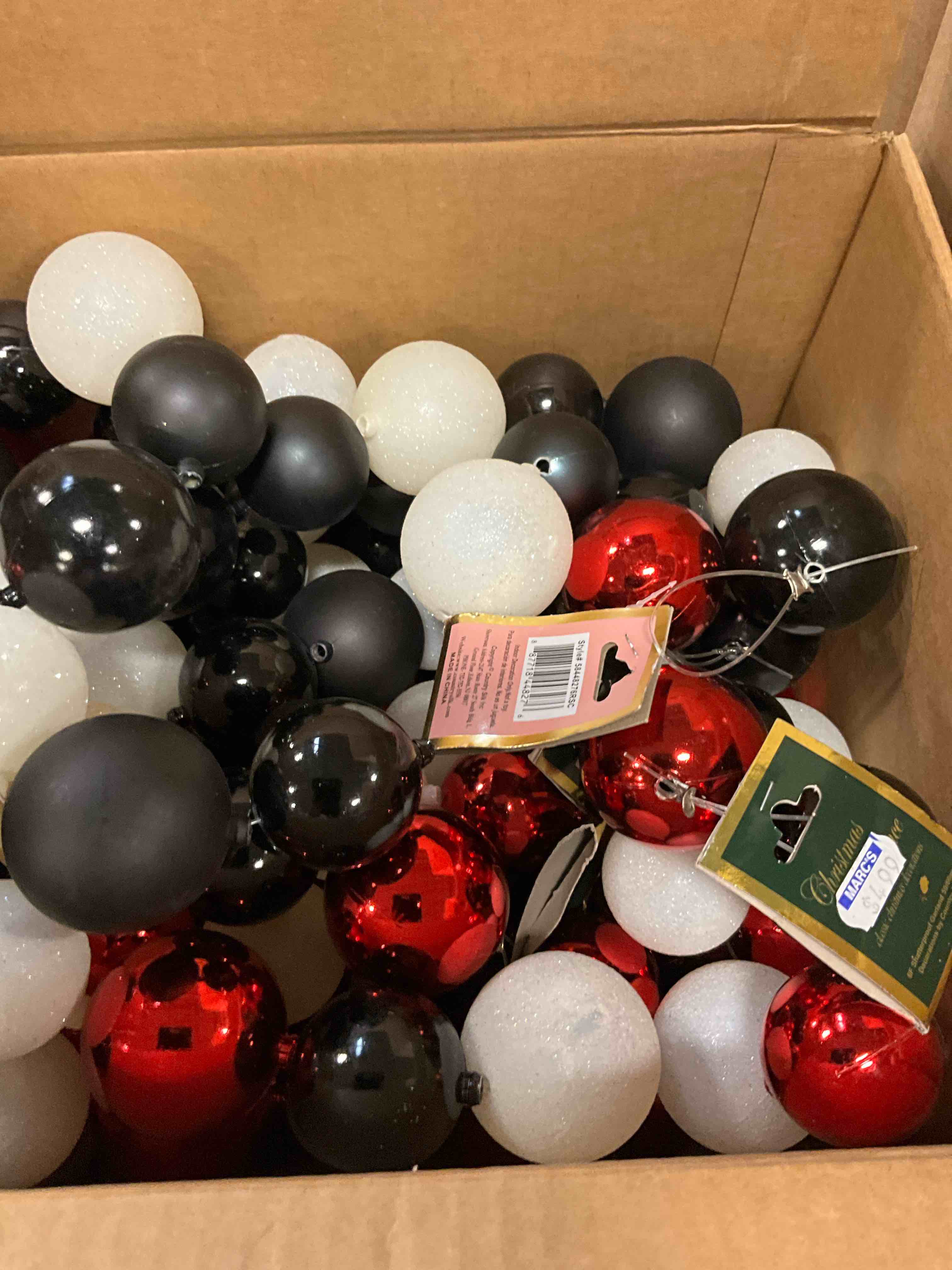 Condition photo showing Good Condition for box lot of miscellaneous items 