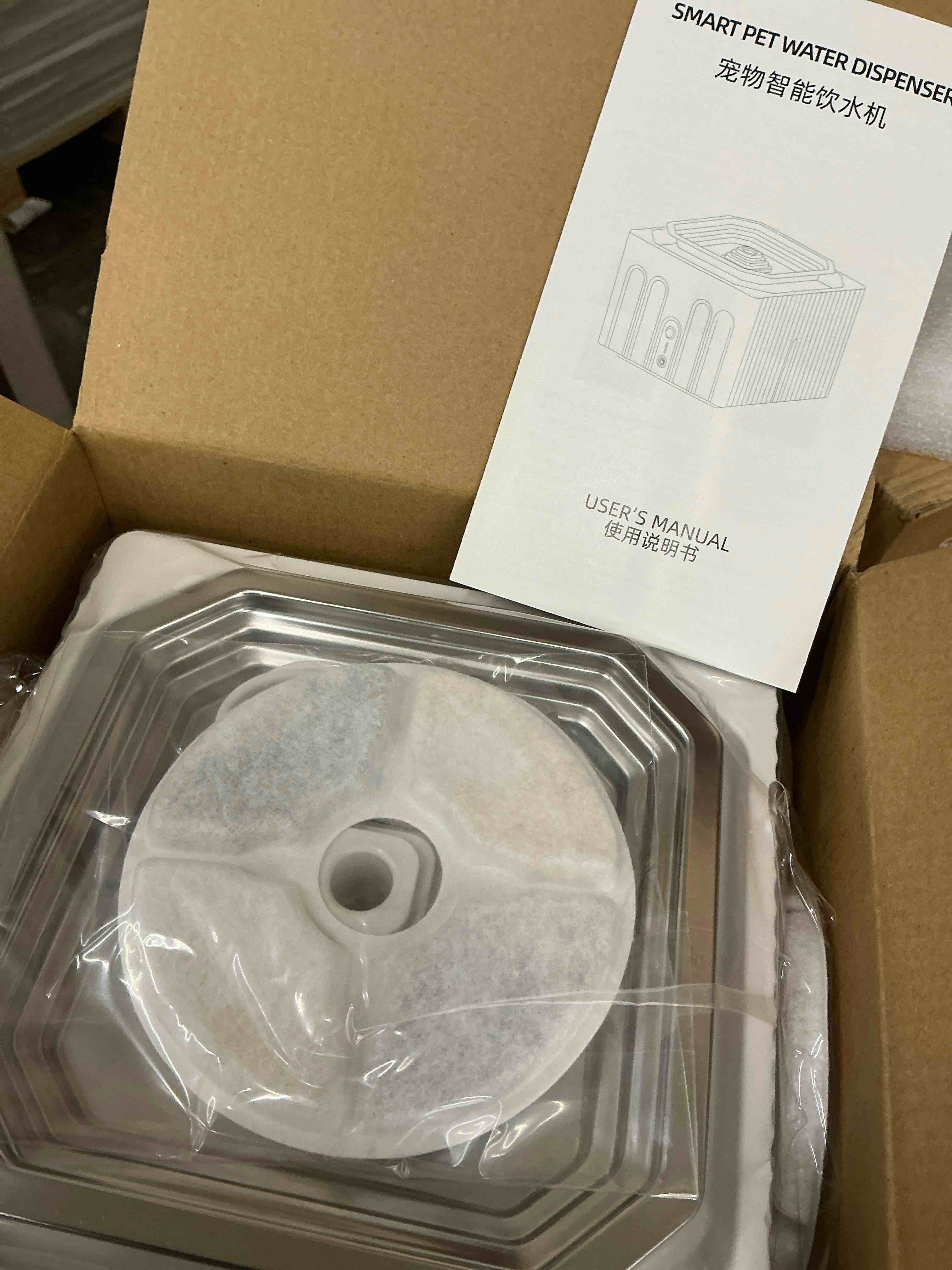 Condition photo showing New/Like New for 74.39oz. anti slip pet water dispenser with intelligent sensor