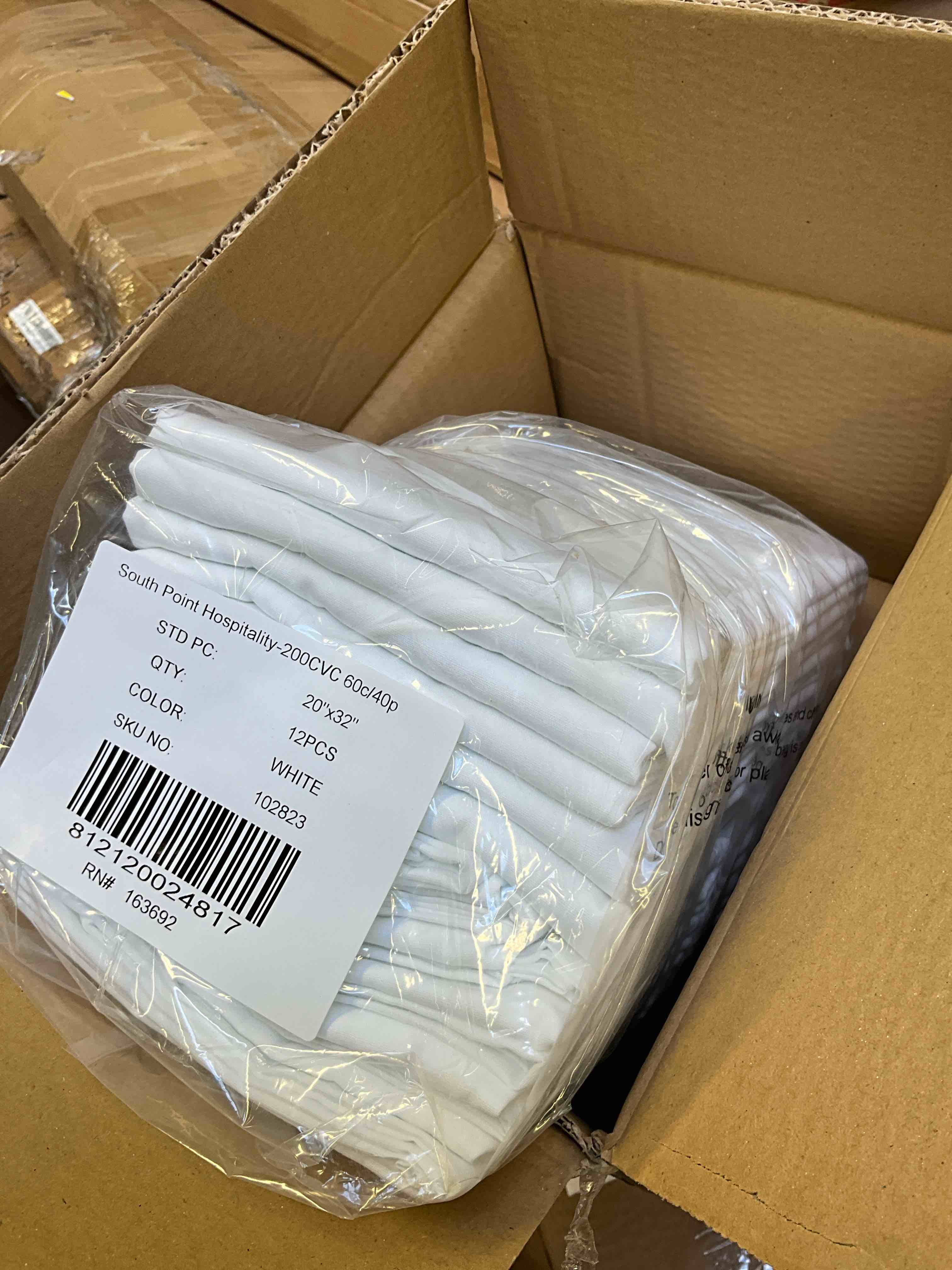 Condition photo showing New/Like New for 200 thread count 60% cotton/40% polyester white standard case 20 x 32 12-pcs