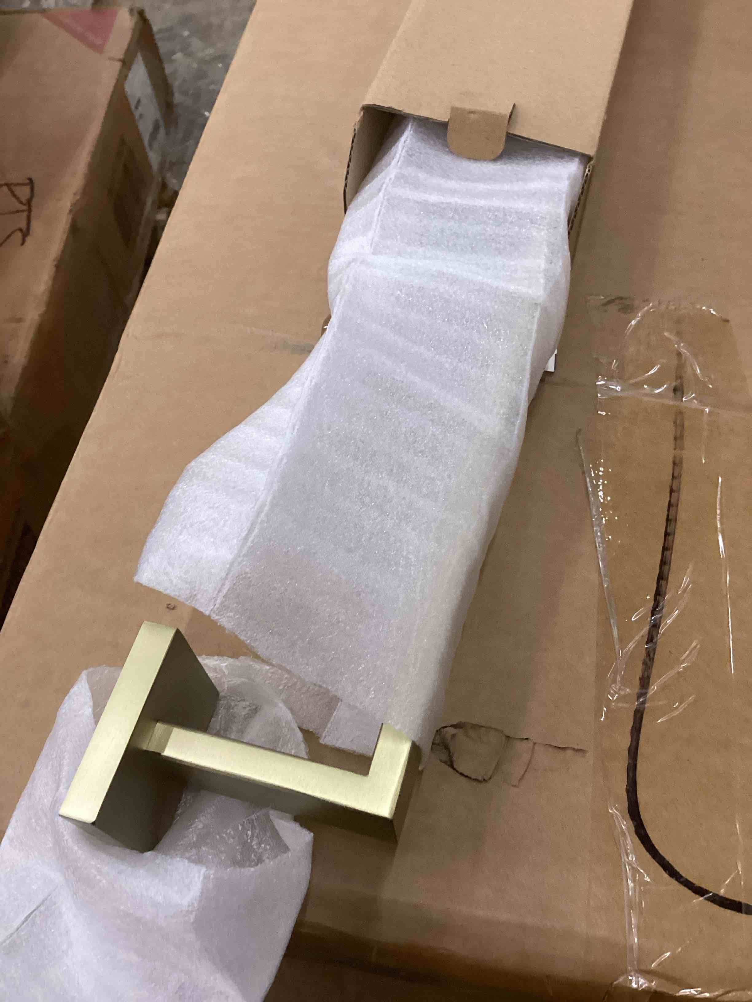 https://s3.amazonaws.com/lotting-images-prod/bidfta/BRN4117024_1777472780744.jpeg