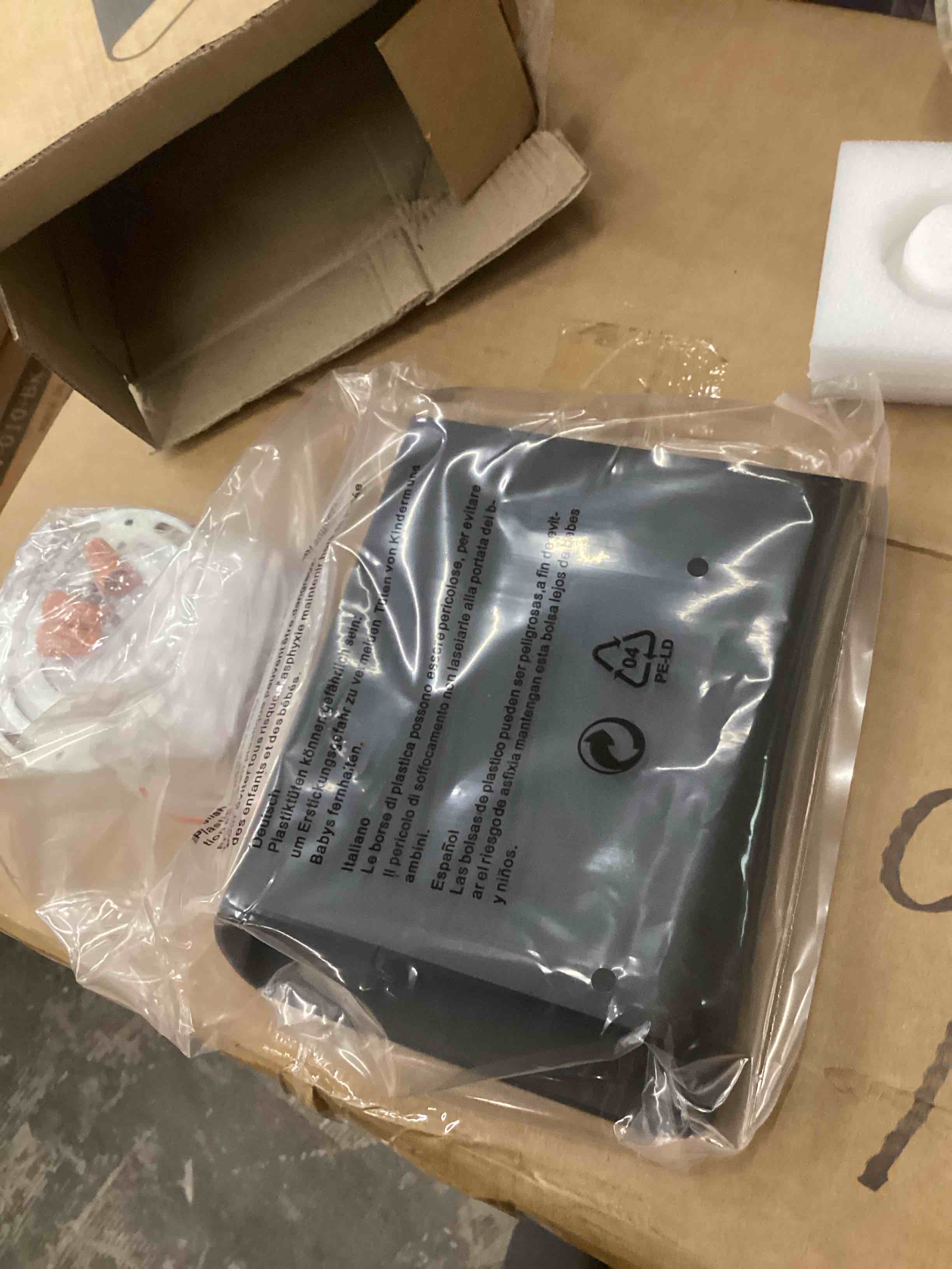 https://s3.amazonaws.com/lotting-images-prod/bidfta/BRN4117027_1777471481952.jpeg