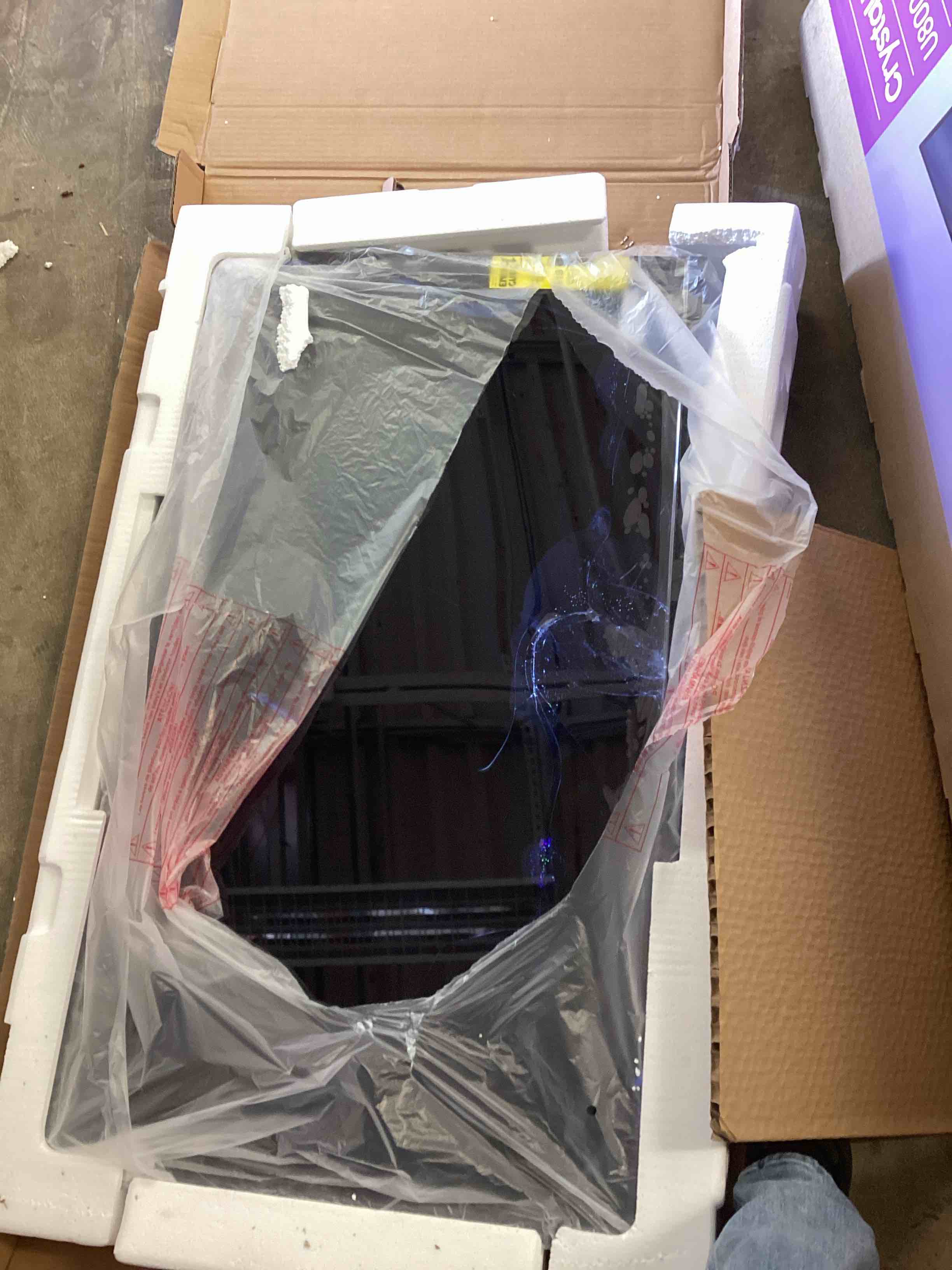 Condition photo showing As Is for roku 40" select series 1080p full hd smart roku tv with roku tv remote: wi-fi, led (broken screen )