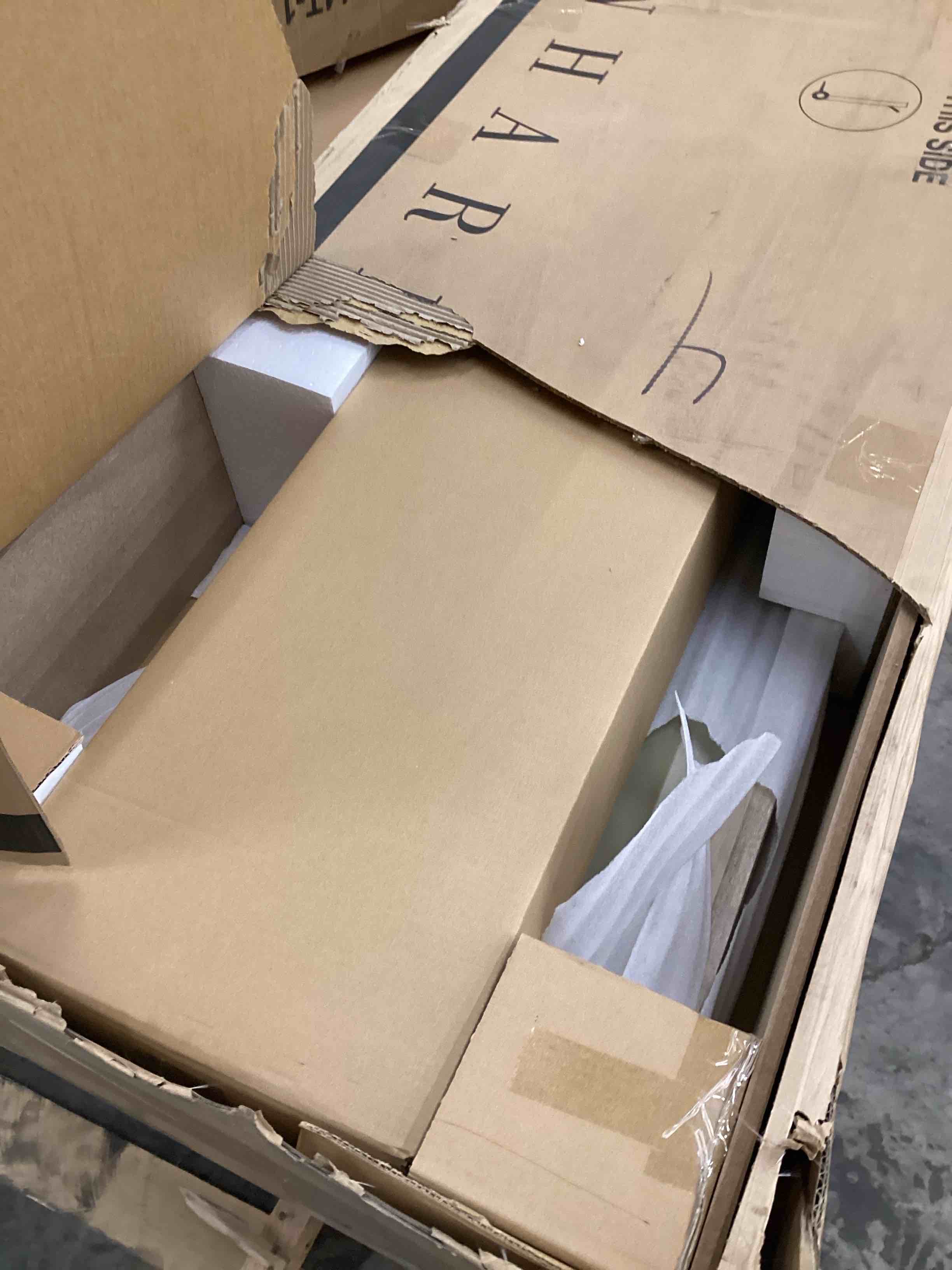 https://s3.amazonaws.com/lotting-images-prod/bidfta/BRN4117708_1778795404891.jpeg
