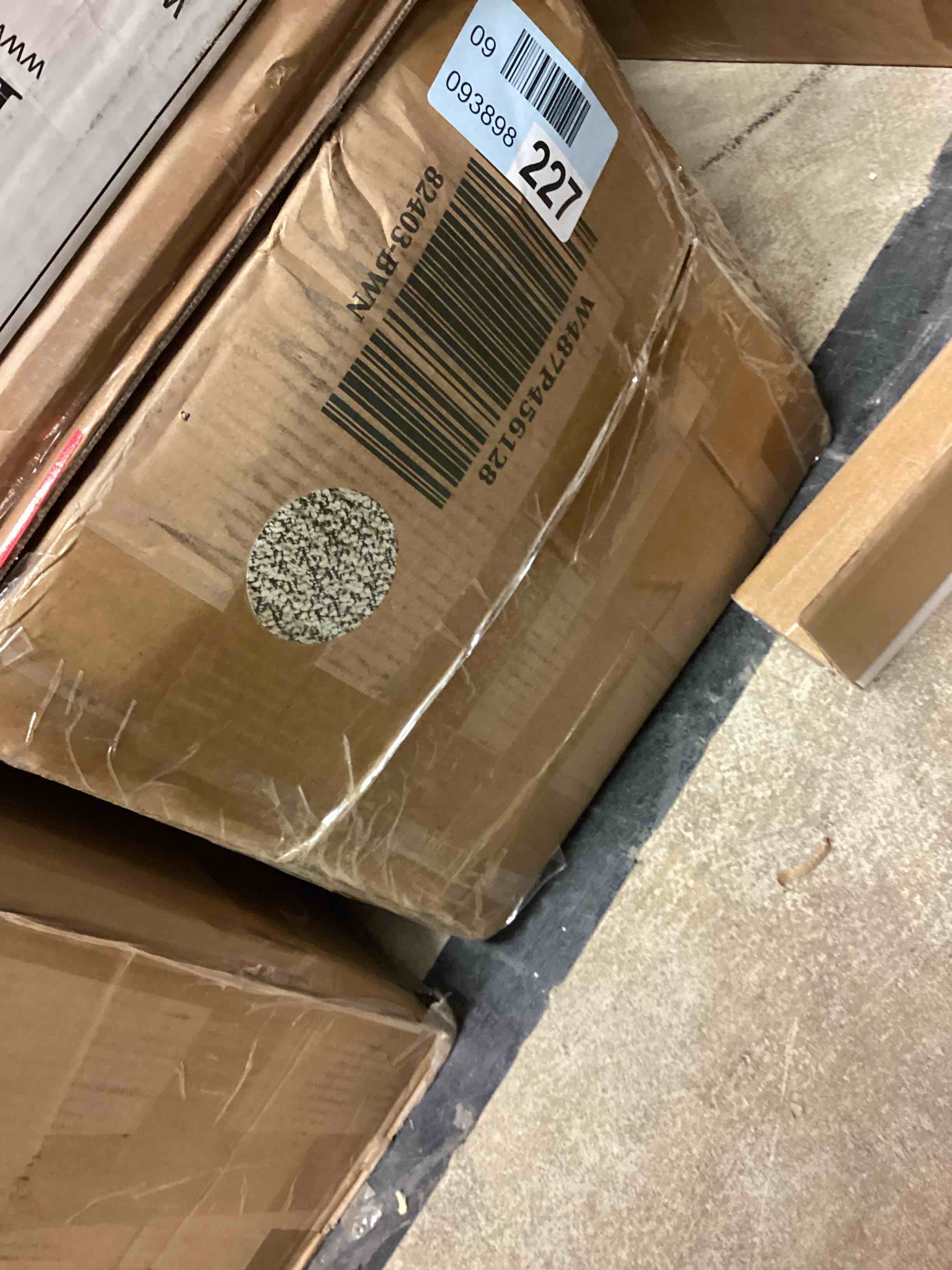 https://s3.amazonaws.com/lotting-images-prod/bidfta/BRN4118111_1779823884584.jpeg