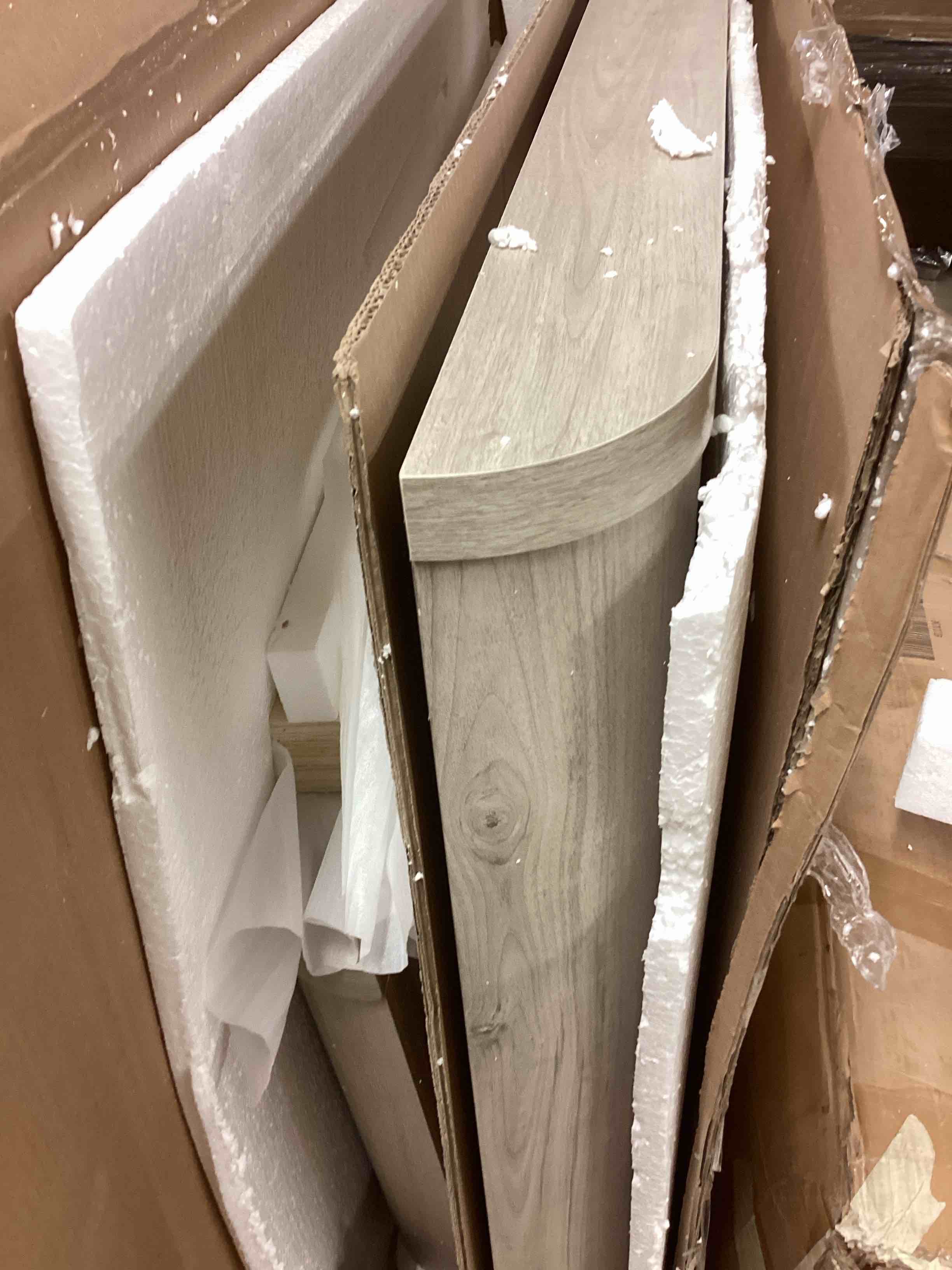 Condition photo showing Good Condition for liberty furniture modern play queen panel bed (incomplete) ( panel and footboard only’)