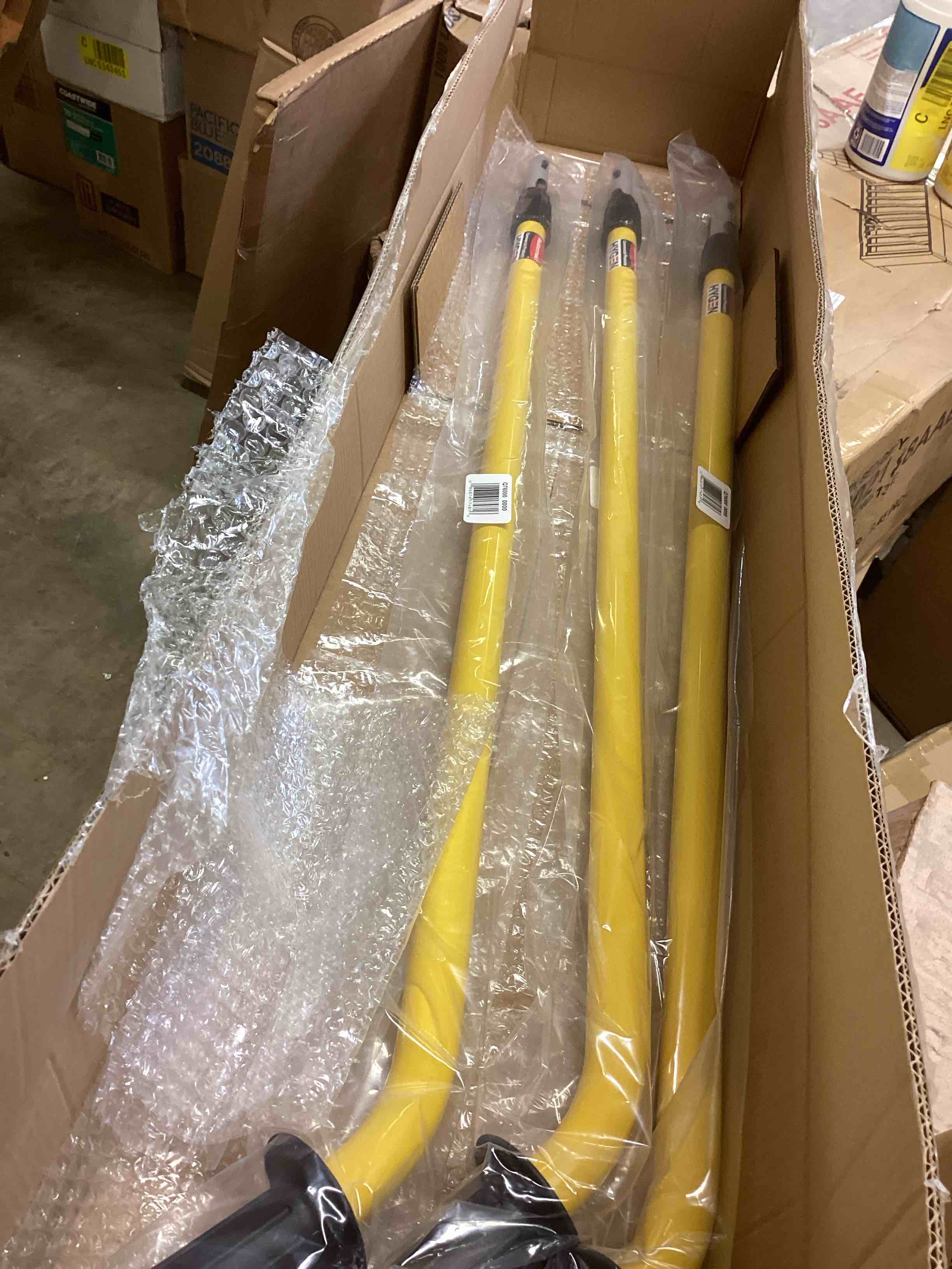 Condition photo showing New/Like New for q760 rubbermaid hygen 48" - 72" quick-connect ergo adjustable handle