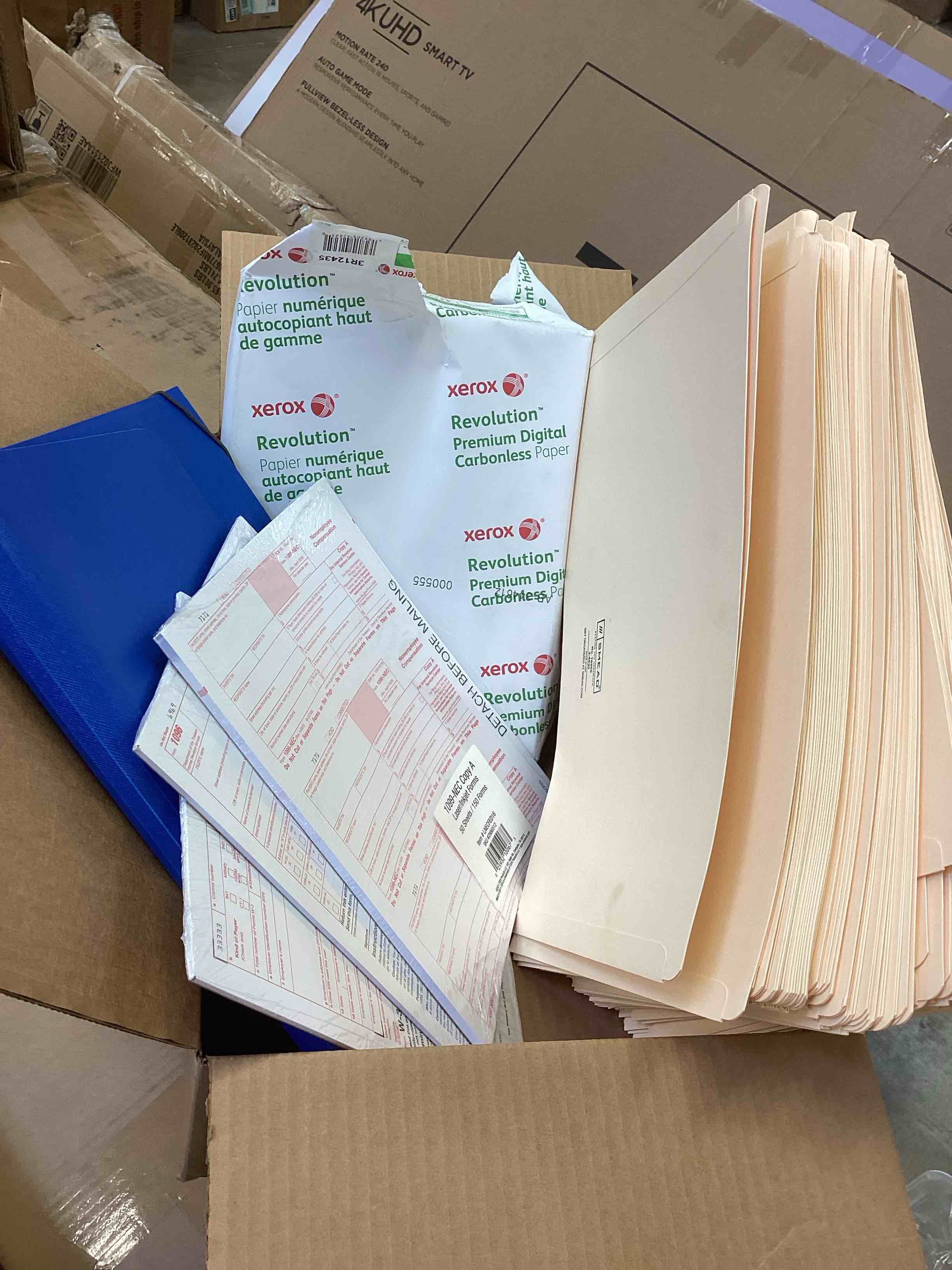Condition photo showing Good Condition for assorted office supplies 