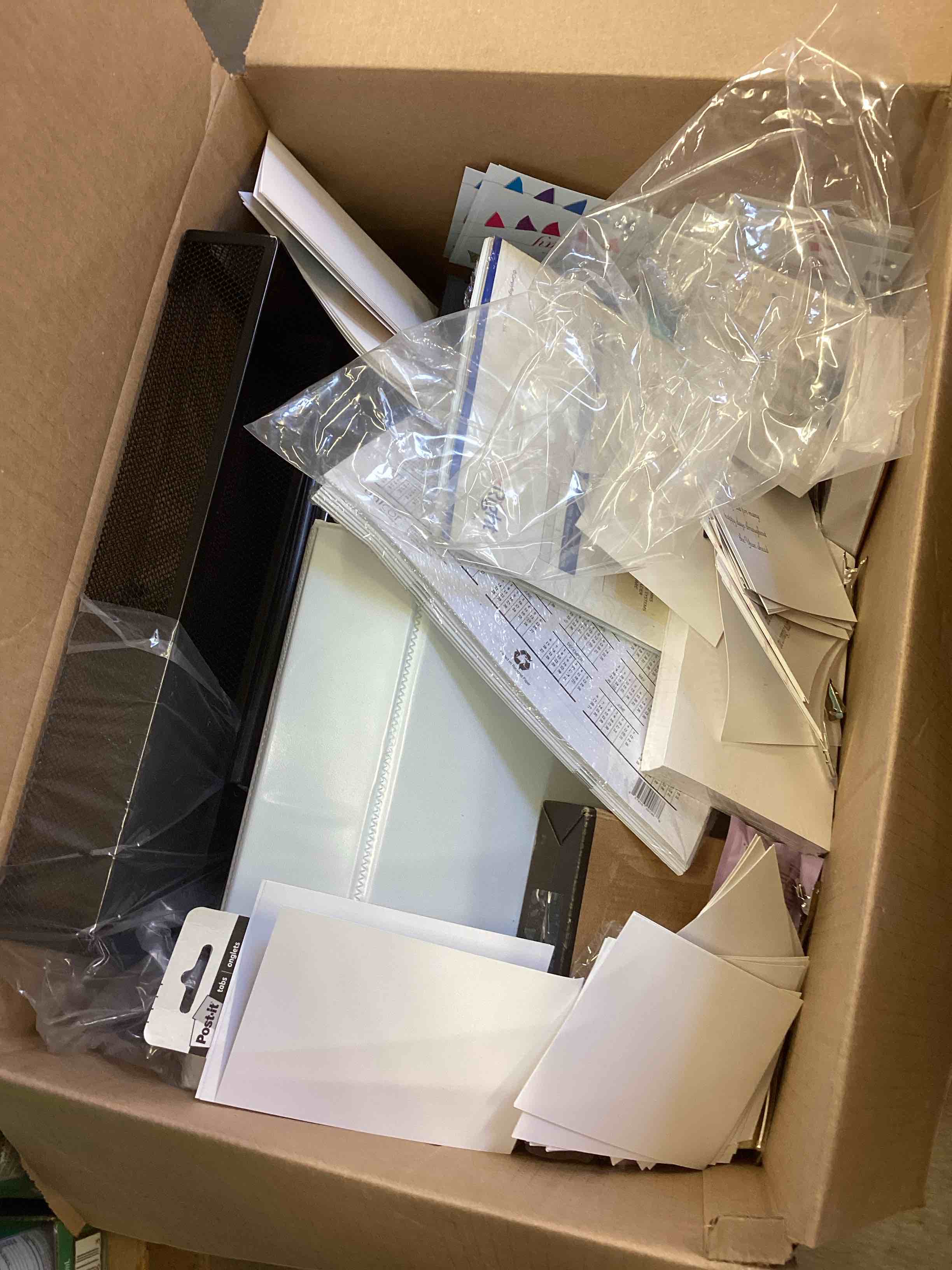 Condition photo showing Good Condition for assorted office supplies 