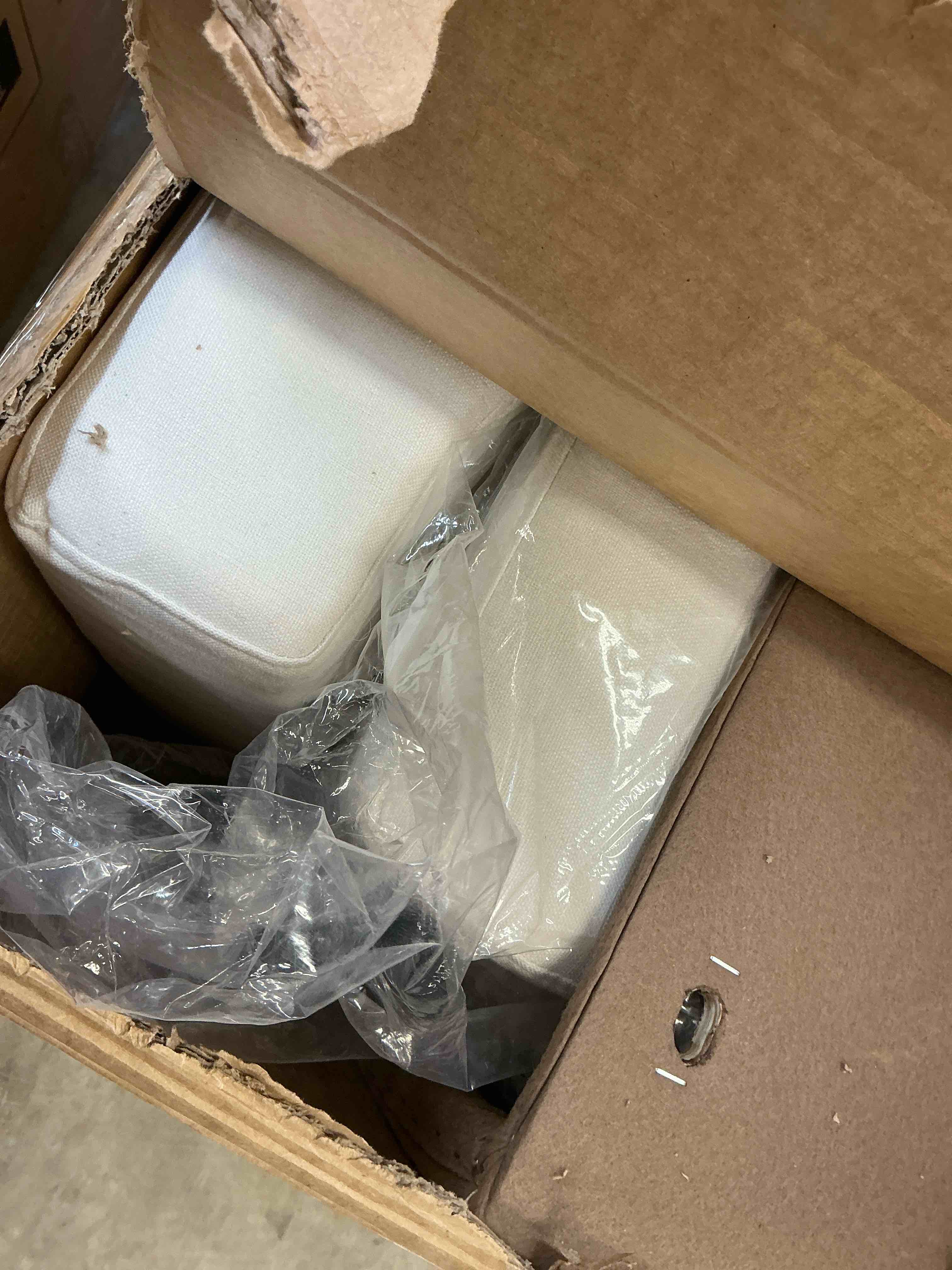 https://s3.amazonaws.com/lotting-images-prod/bidfta/BRN4119070_1781552986178.jpeg