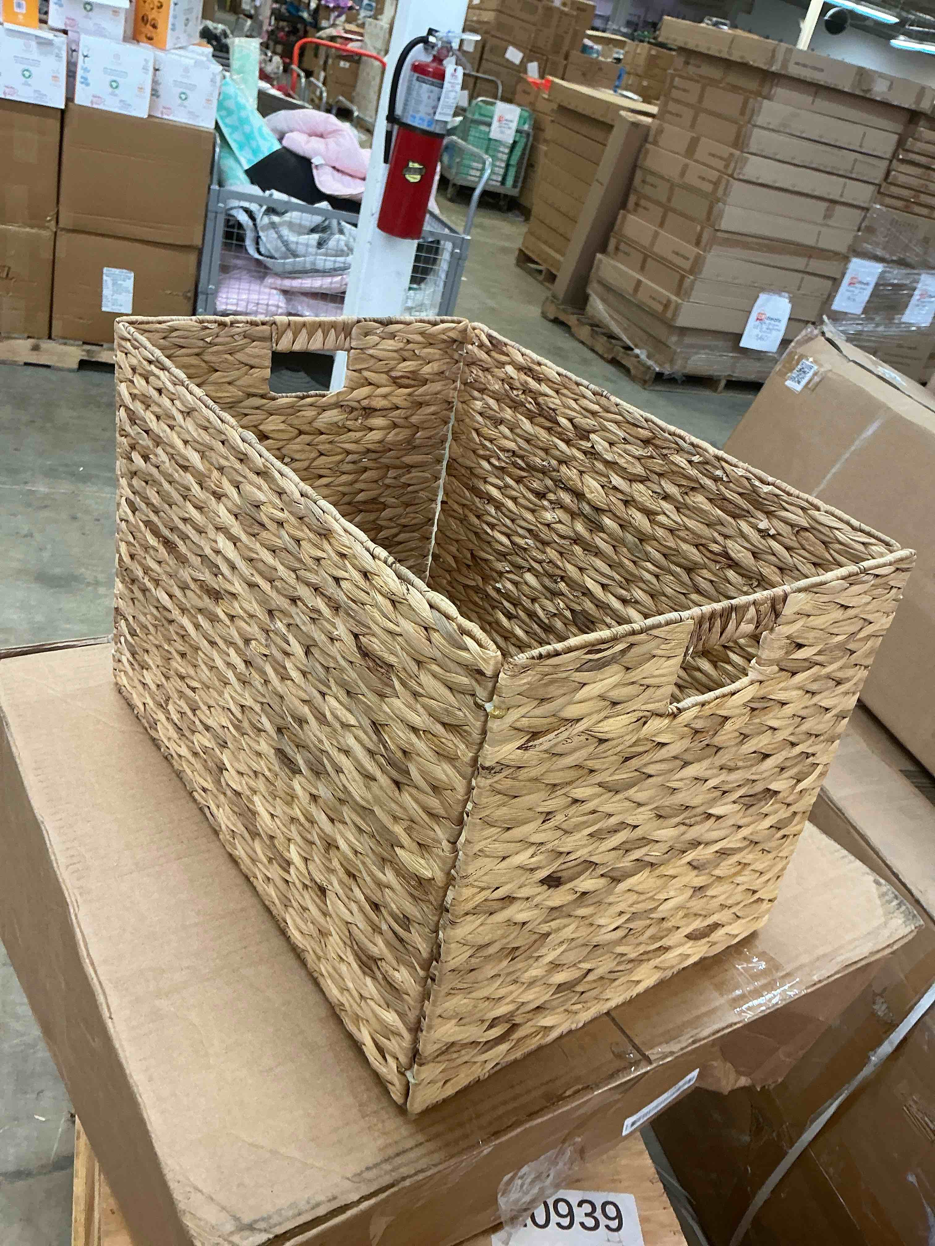 Condition photo showing Good Condition for water hyacinth basket , 2pcs 