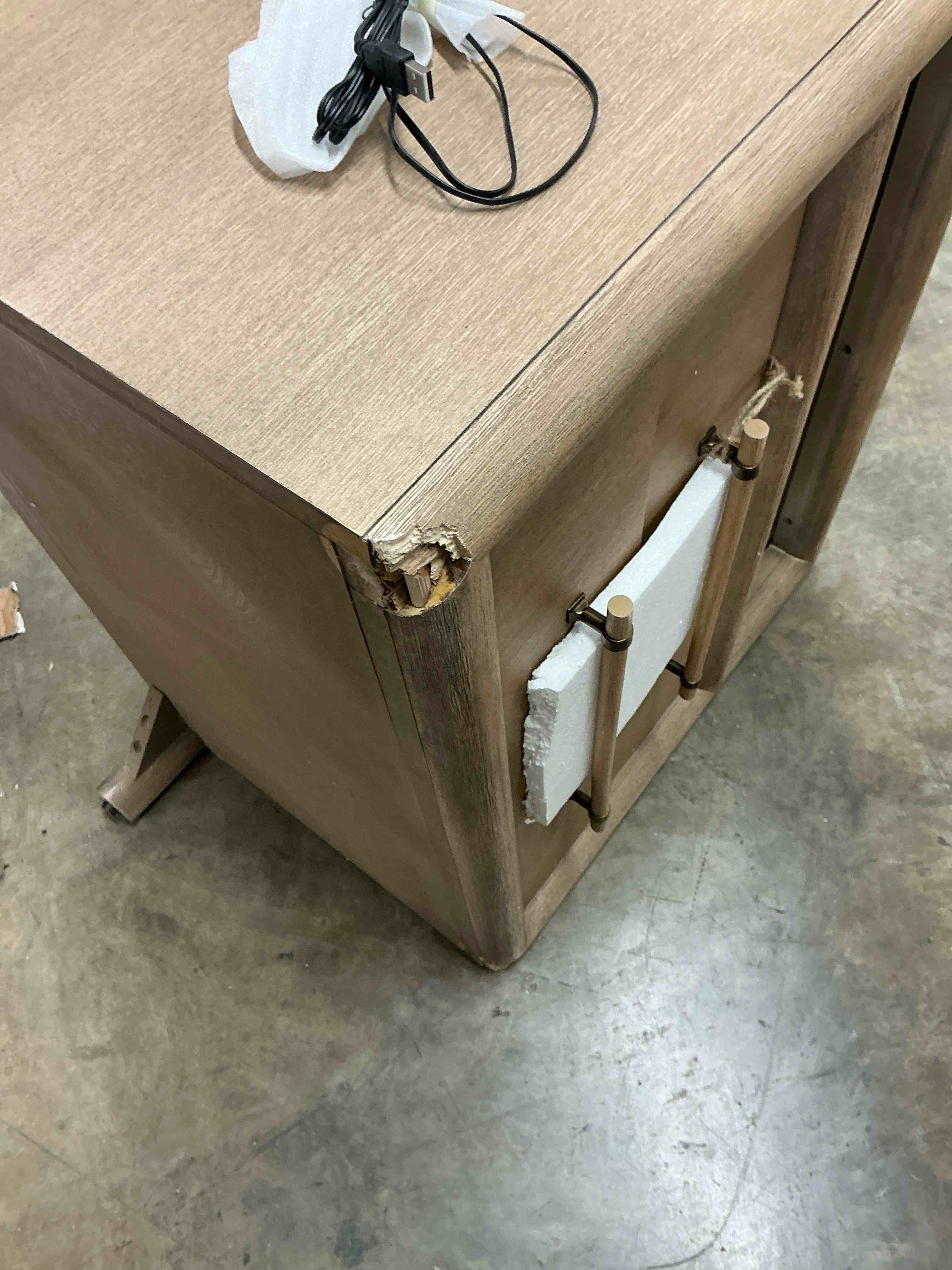 https://s3.amazonaws.com/lotting-images-prod/bidfta/BRN4119842_1783454497058.jpeg