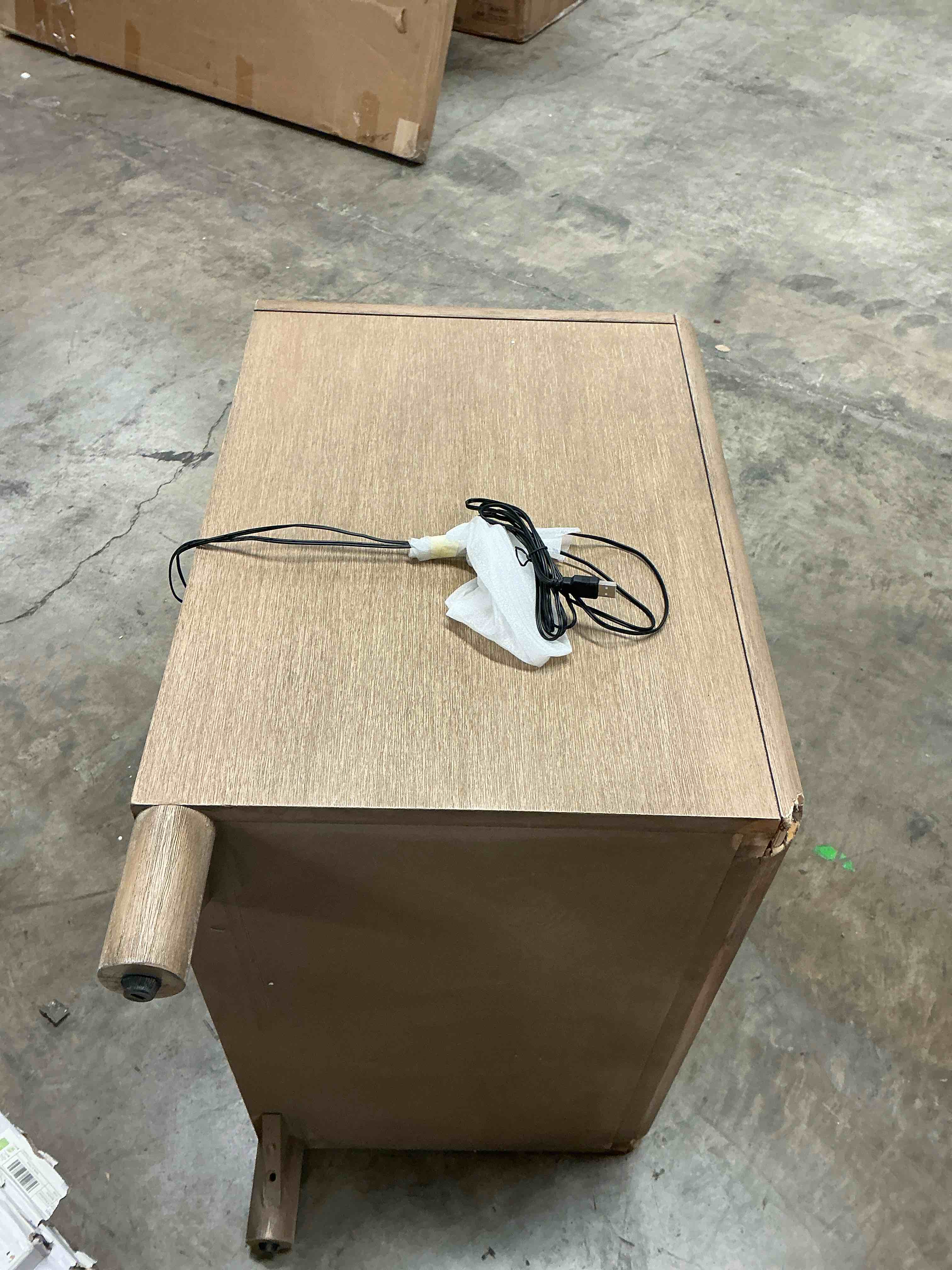https://s3.amazonaws.com/lotting-images-prod/bidfta/BRN4119842_1783454499957.jpeg