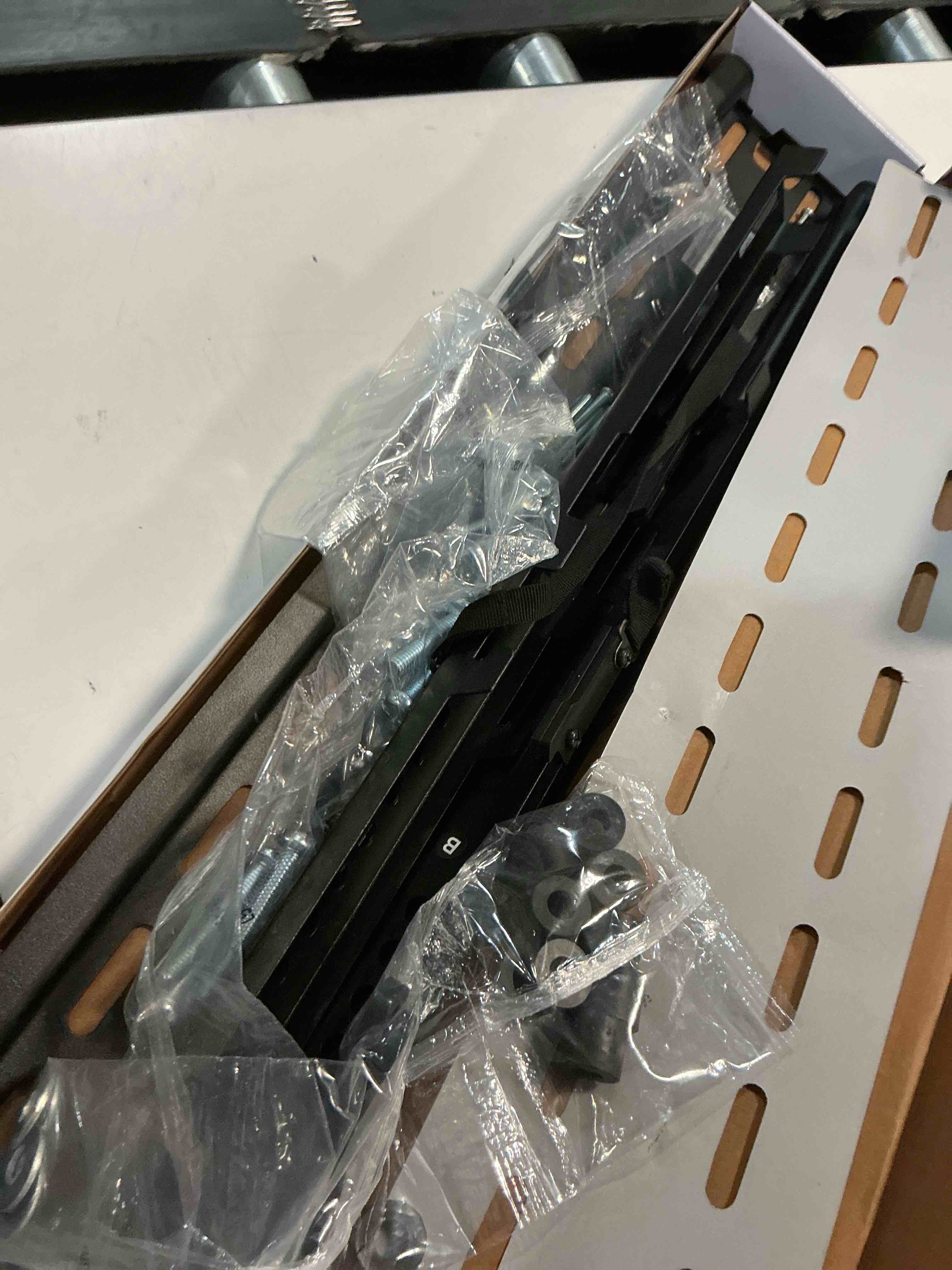 https://s3.amazonaws.com/lotting-images-prod/bidfta/BRN4846471_1777392038964.jpeg