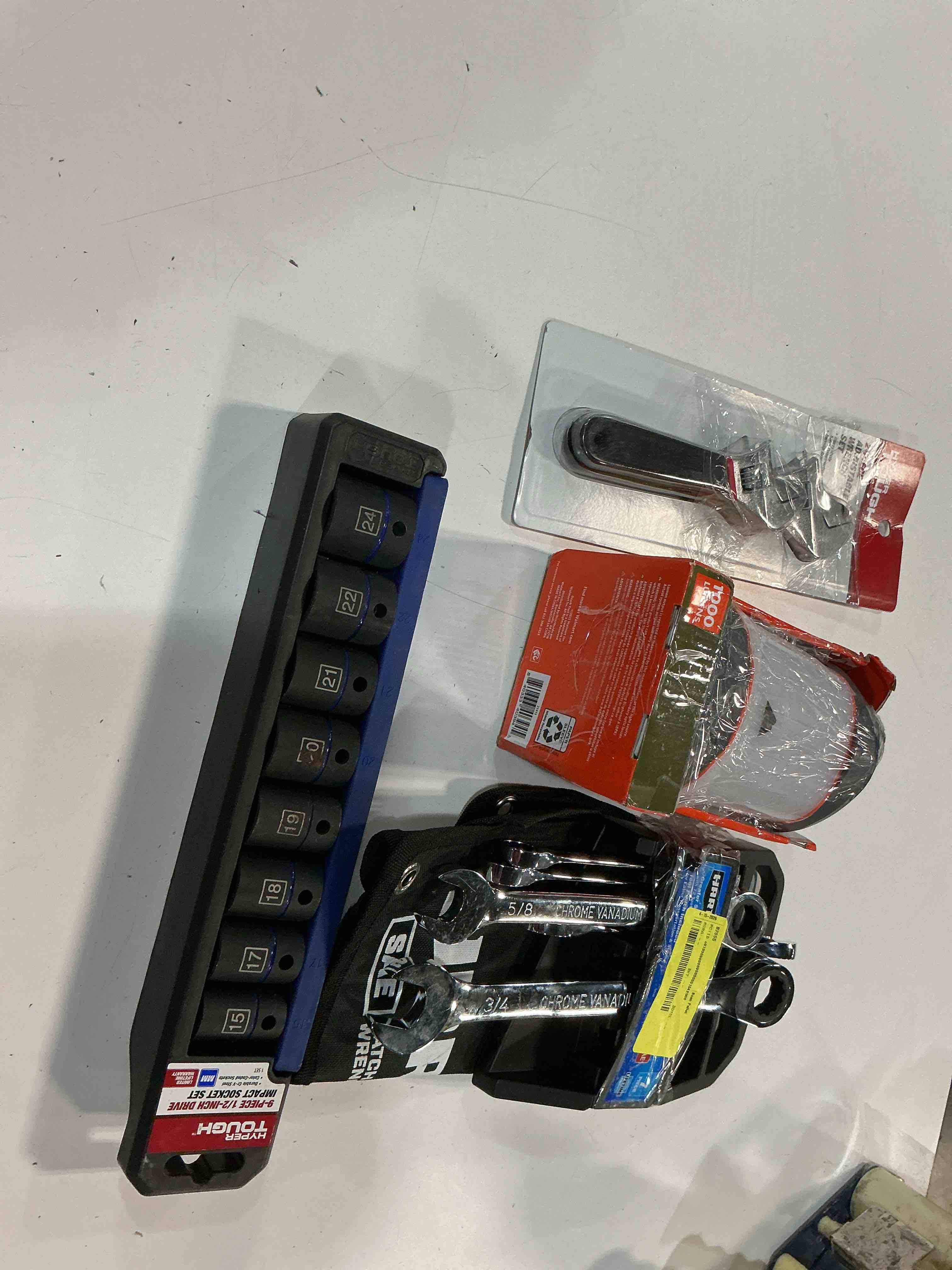 Condition photo showing Good Condition for assorted home improvement lot (small tools, screw, home accessories, etc.)