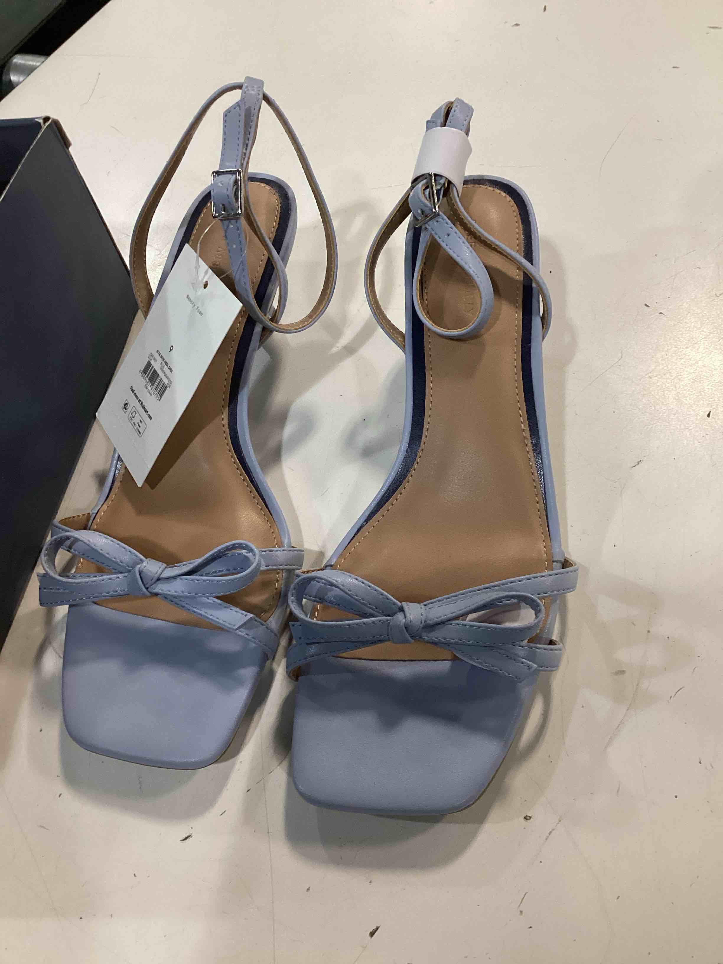 Condition photo showing Good Condition for women's bow heels blue size 9 