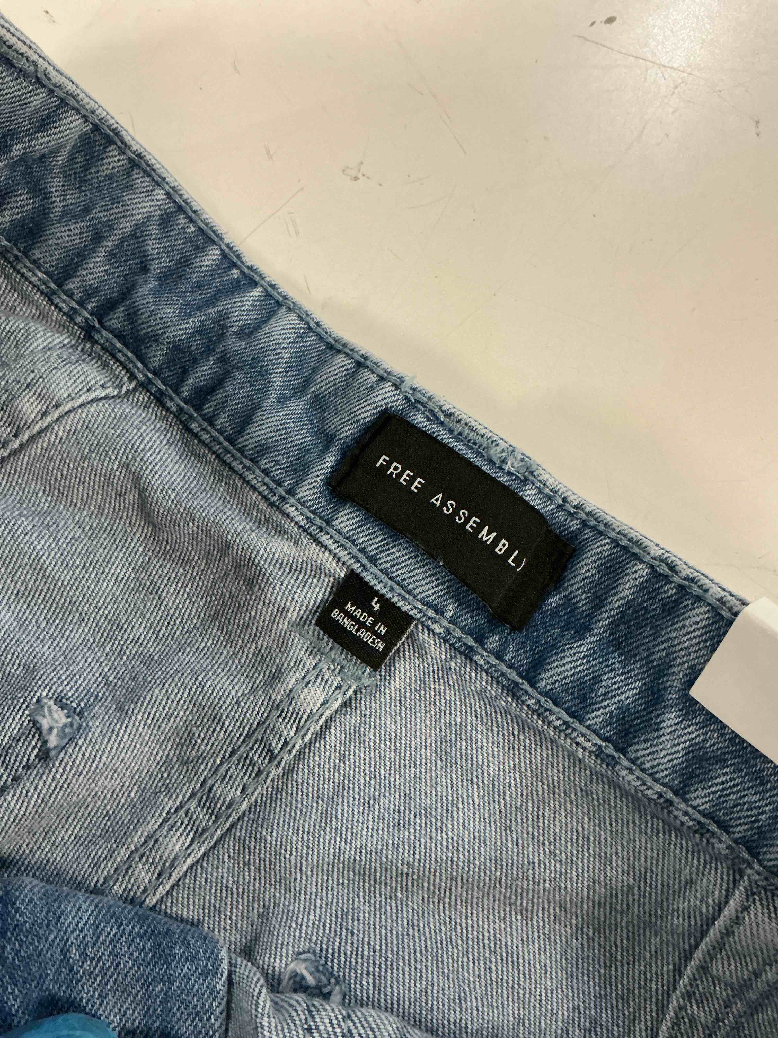 Condition photo showing Good Condition for (size 4) free assembly women's cropped carpenter barrel jeans, inseam, 