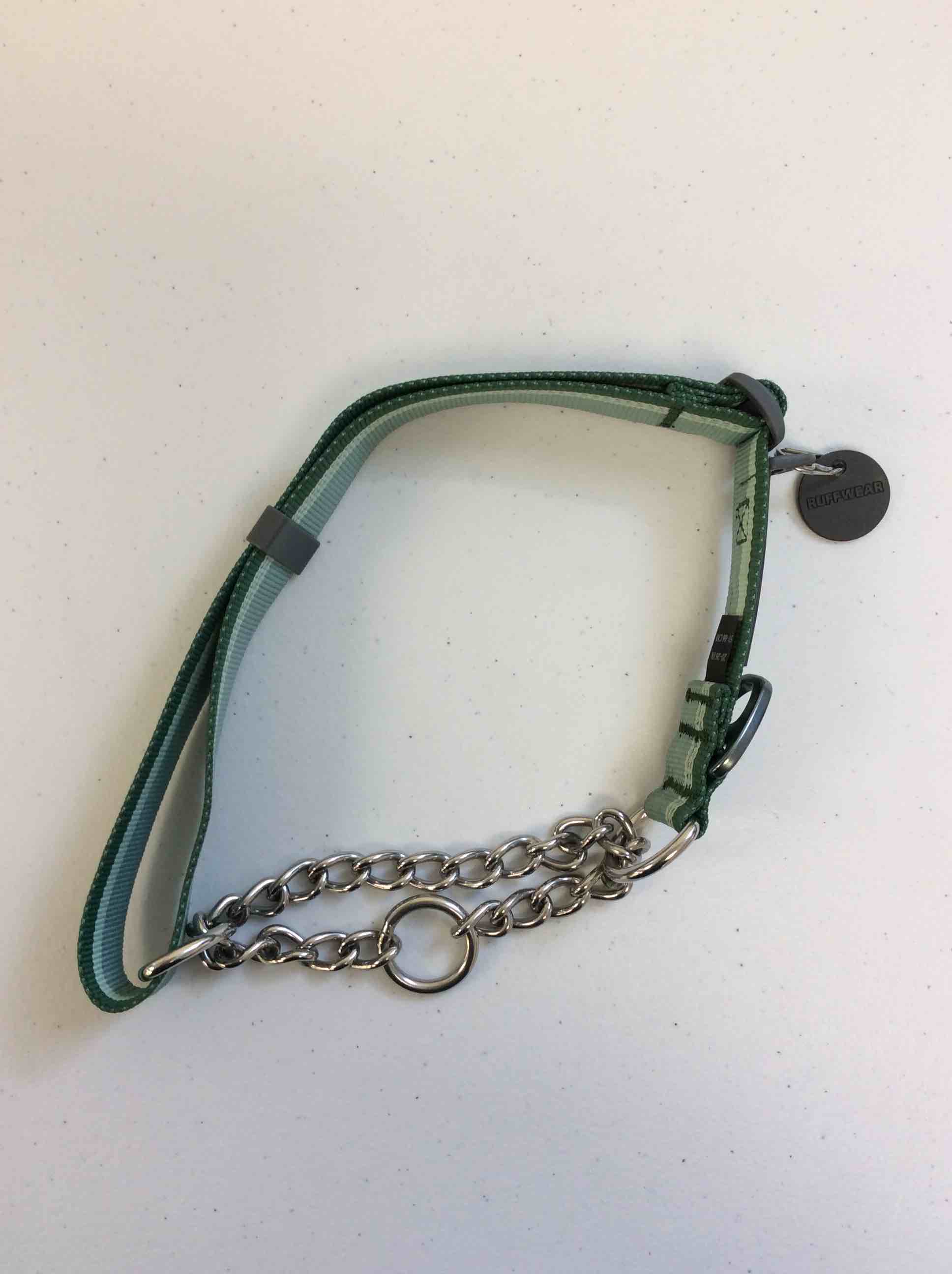 Condition photo showing New/Like New for ruffwear dog collar green 20-26in