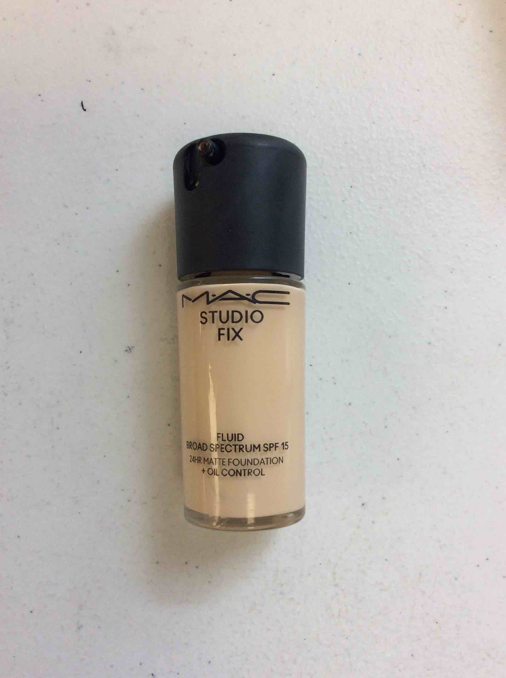 Studio Fix Fluid Broad SpectrumSPF 15 24HR Matte Foundation + Oil Control