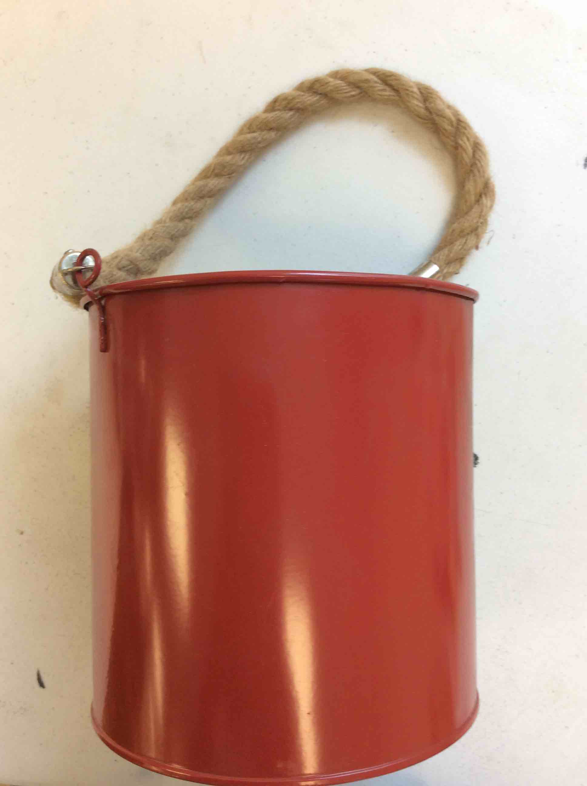 Condition photo showing Good Condition for red christmas bucket