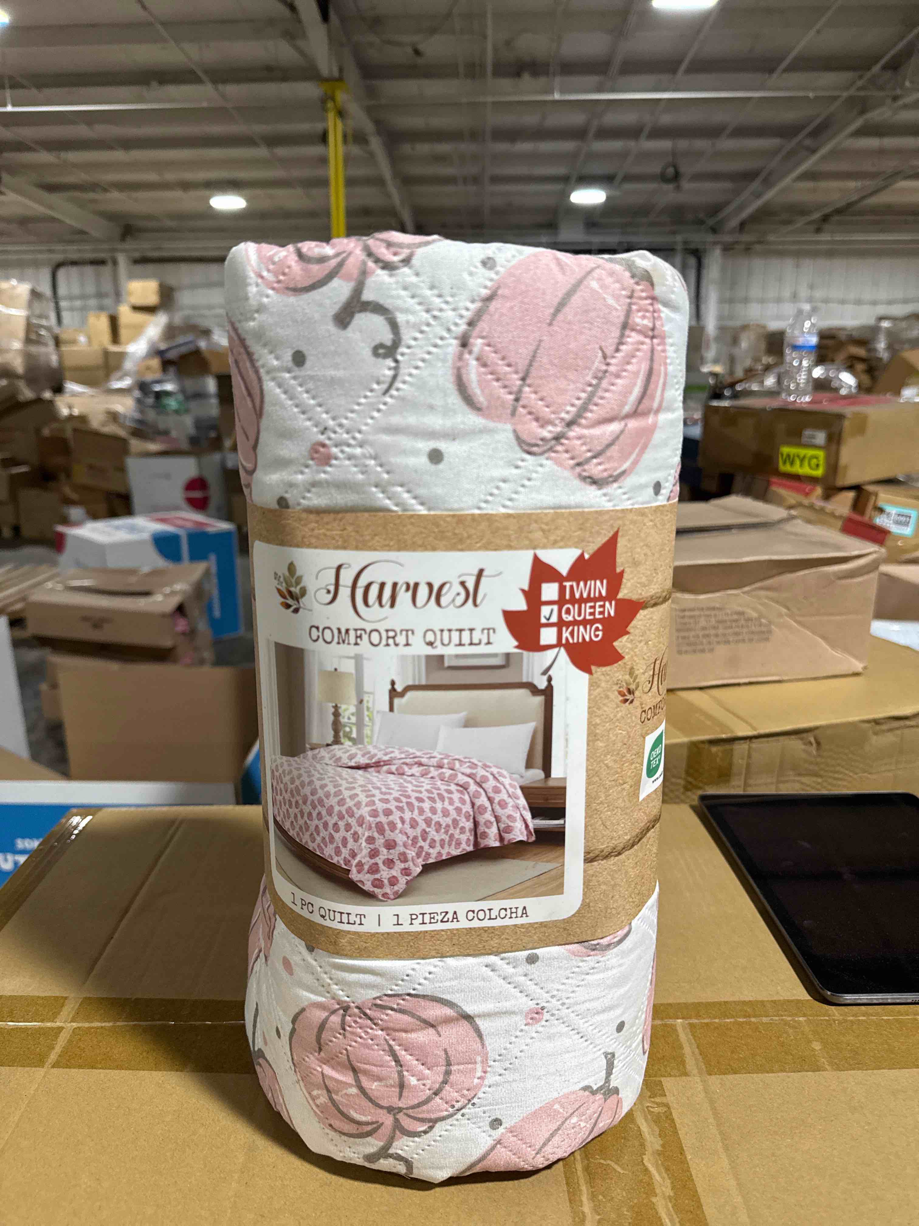 Condition photo showing Brand New for harvest queen quilt