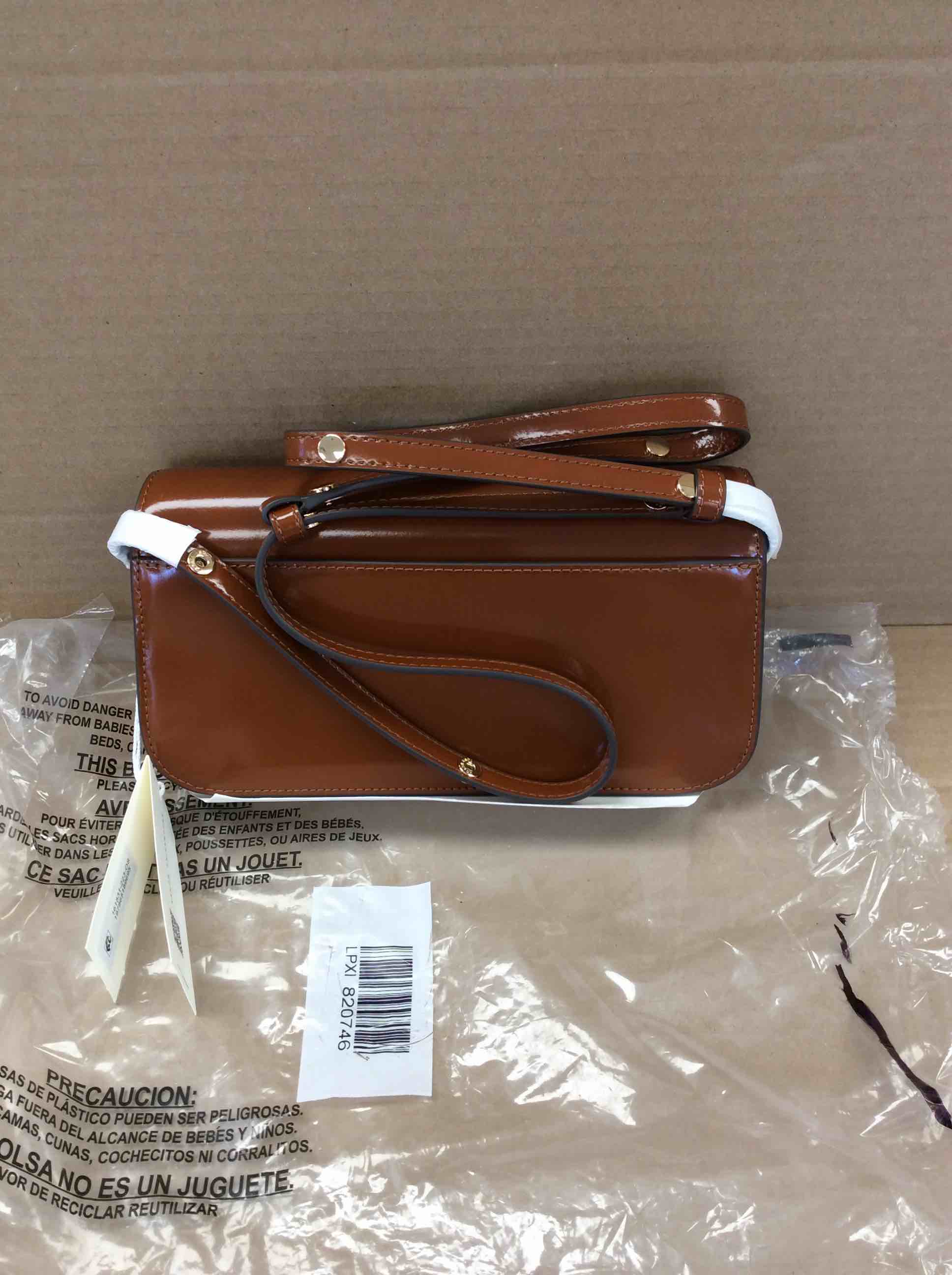 https://s3.amazonaws.com/lotting-images-prod/bidfta/BRN4954218_1781532553905.jpeg