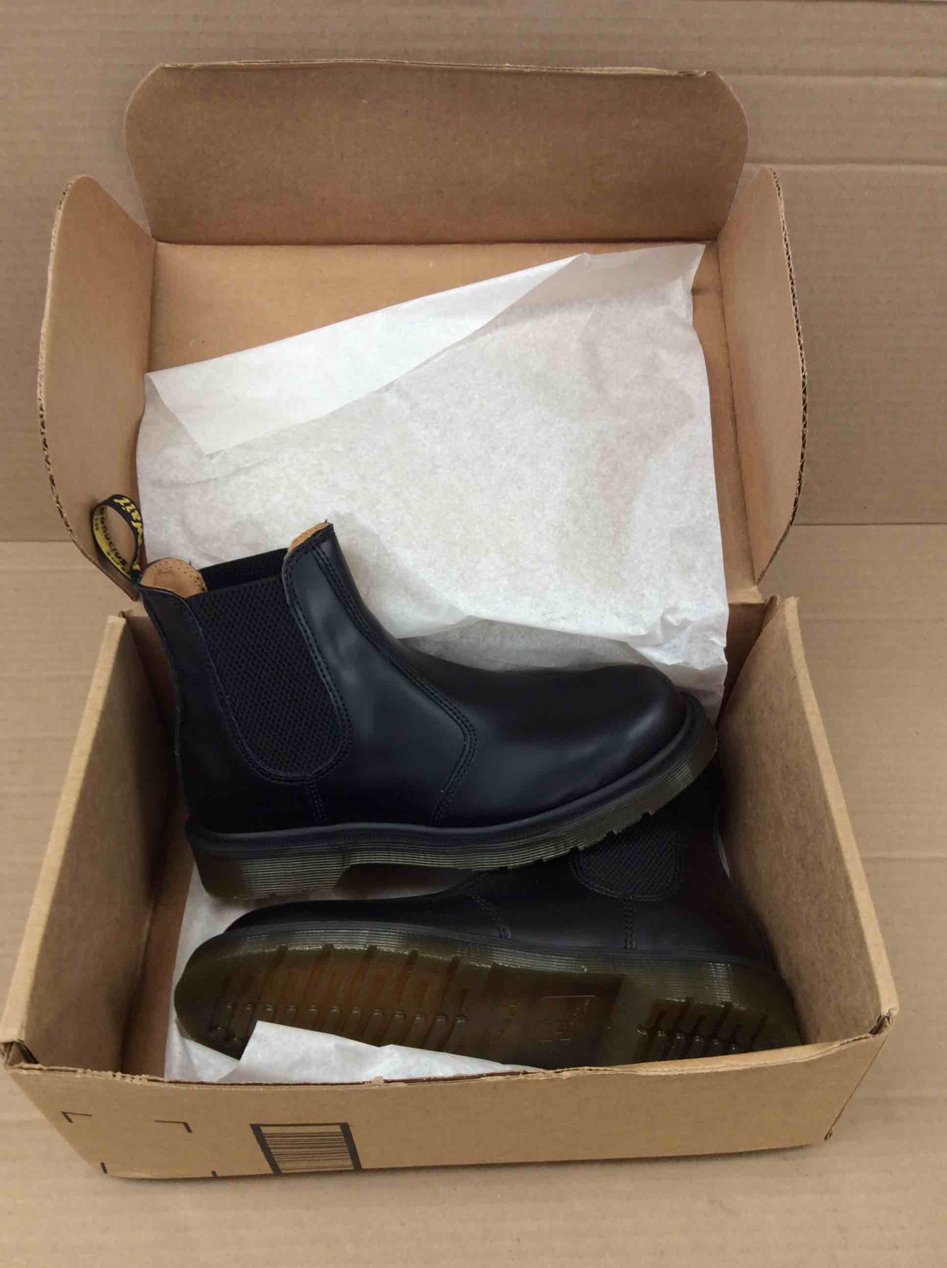 Condition photo showing New/Like New for men’s 6 dr. martens 2976 originals chelsea, unisex, twin gore, slip resistant boot