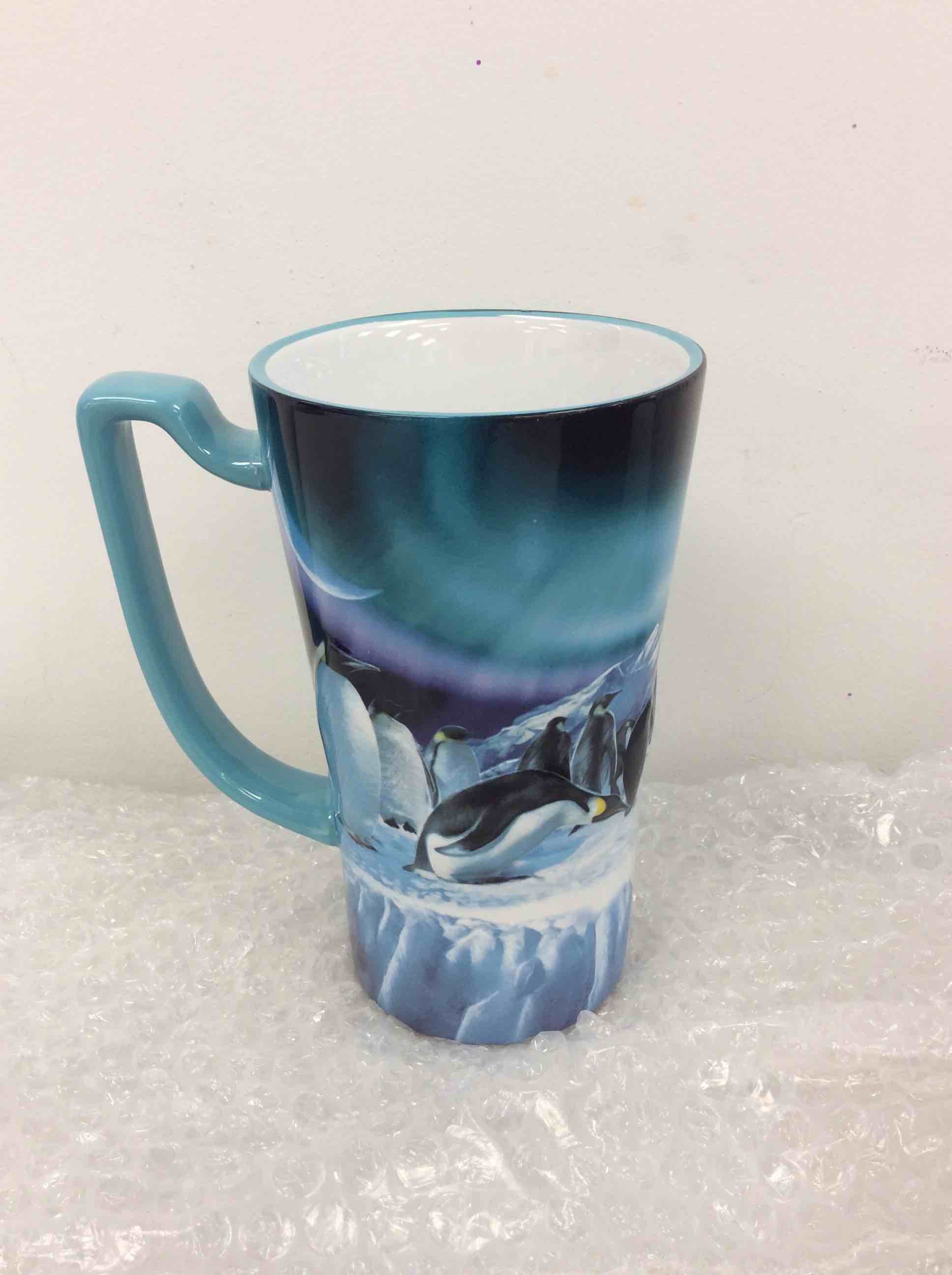 Condition photo showing New/Like New for case of 4 sea world san antonio penguin mugs 