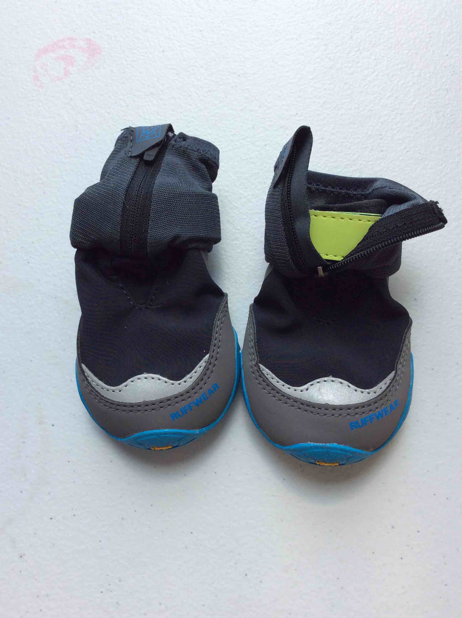 Condition photo showing New/Like New for ruffwear winter dog boots blue 2.5in