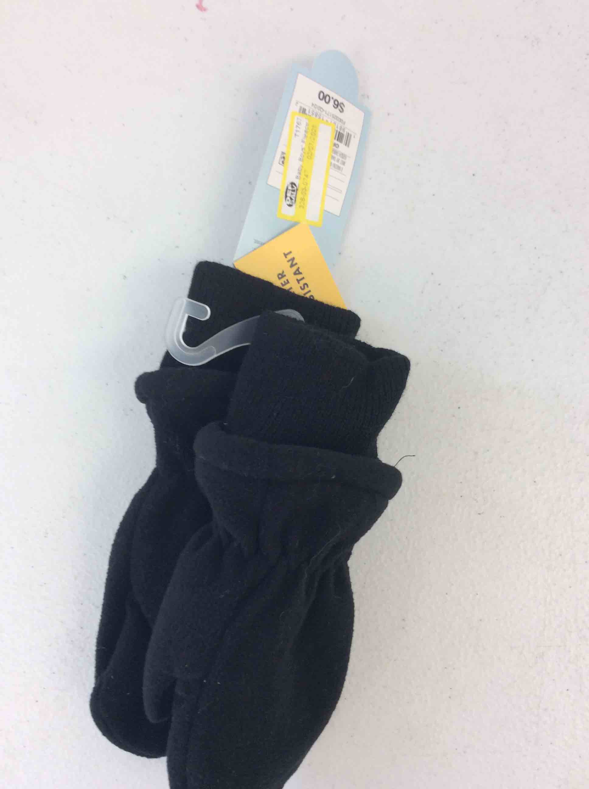 Condition photo showing Good Condition for water resistant cat & jacks gloves