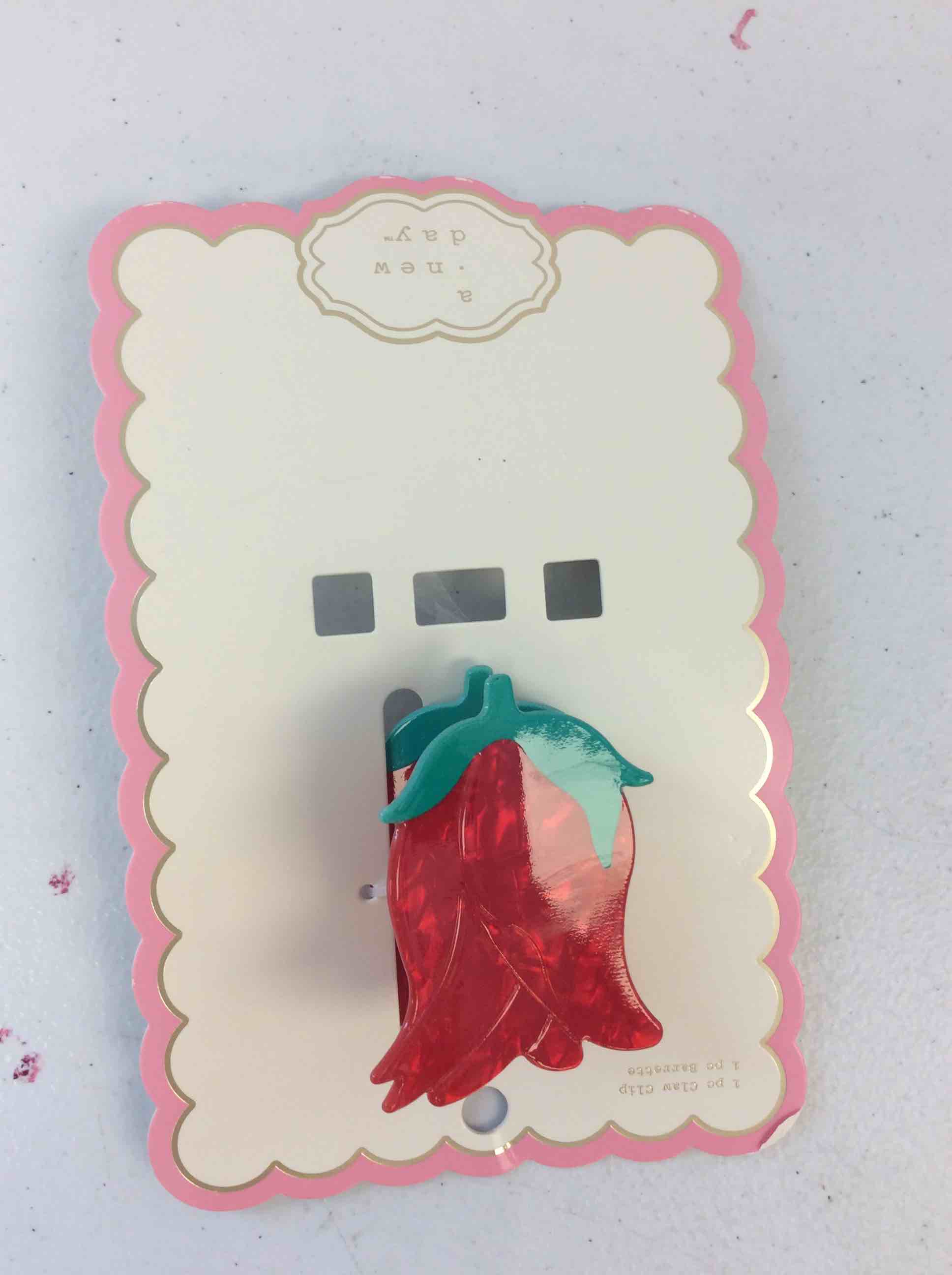 Condition photo showing Good Condition for a new day strawberry claw clip