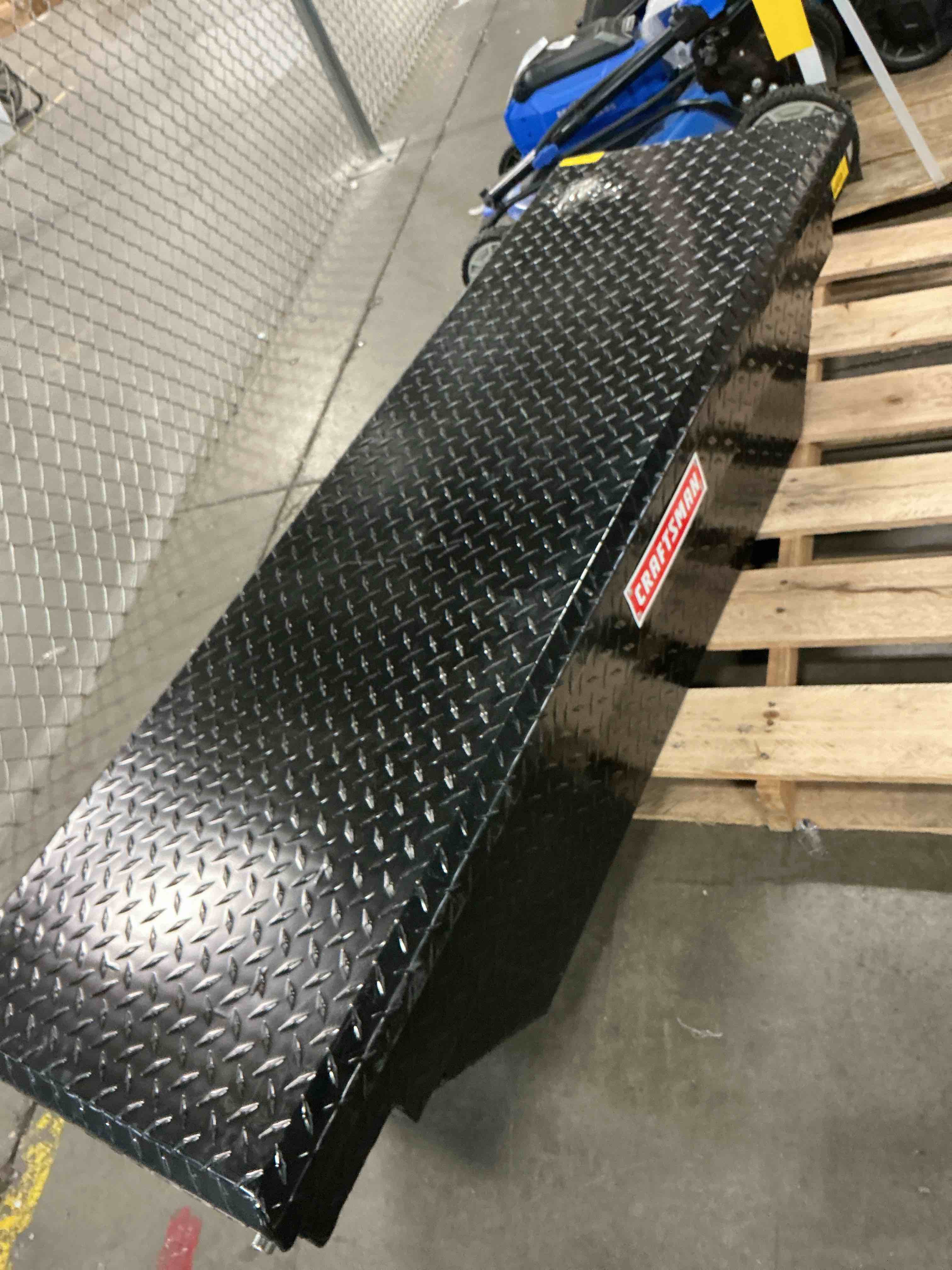 Condition photo showing Good Condition for craftsman 61.5-in x 20-in x 13-in matte black aluminum crossover truck tool box