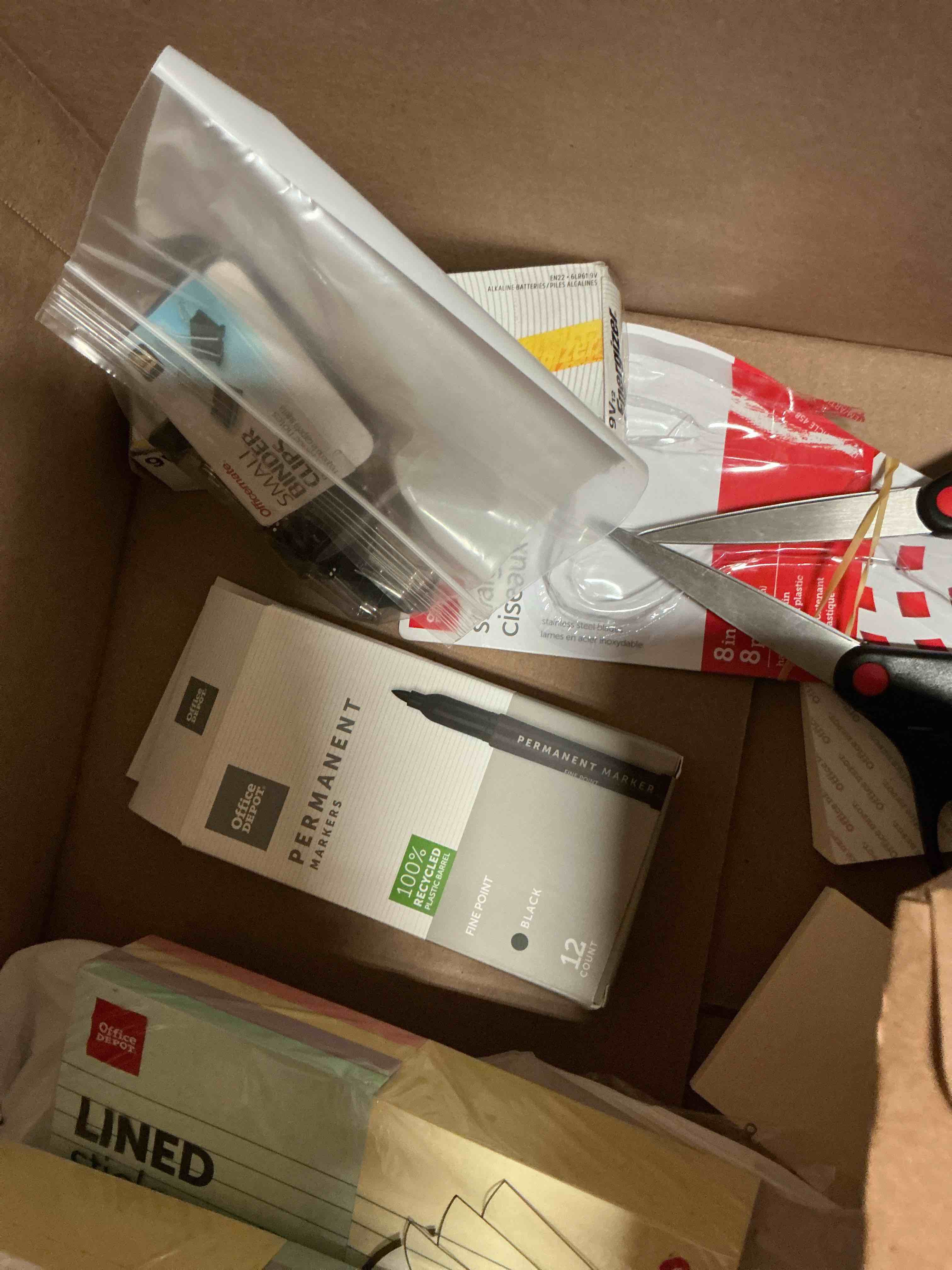 Condition photo showing Good Condition for assorted office supplies 8pcs 