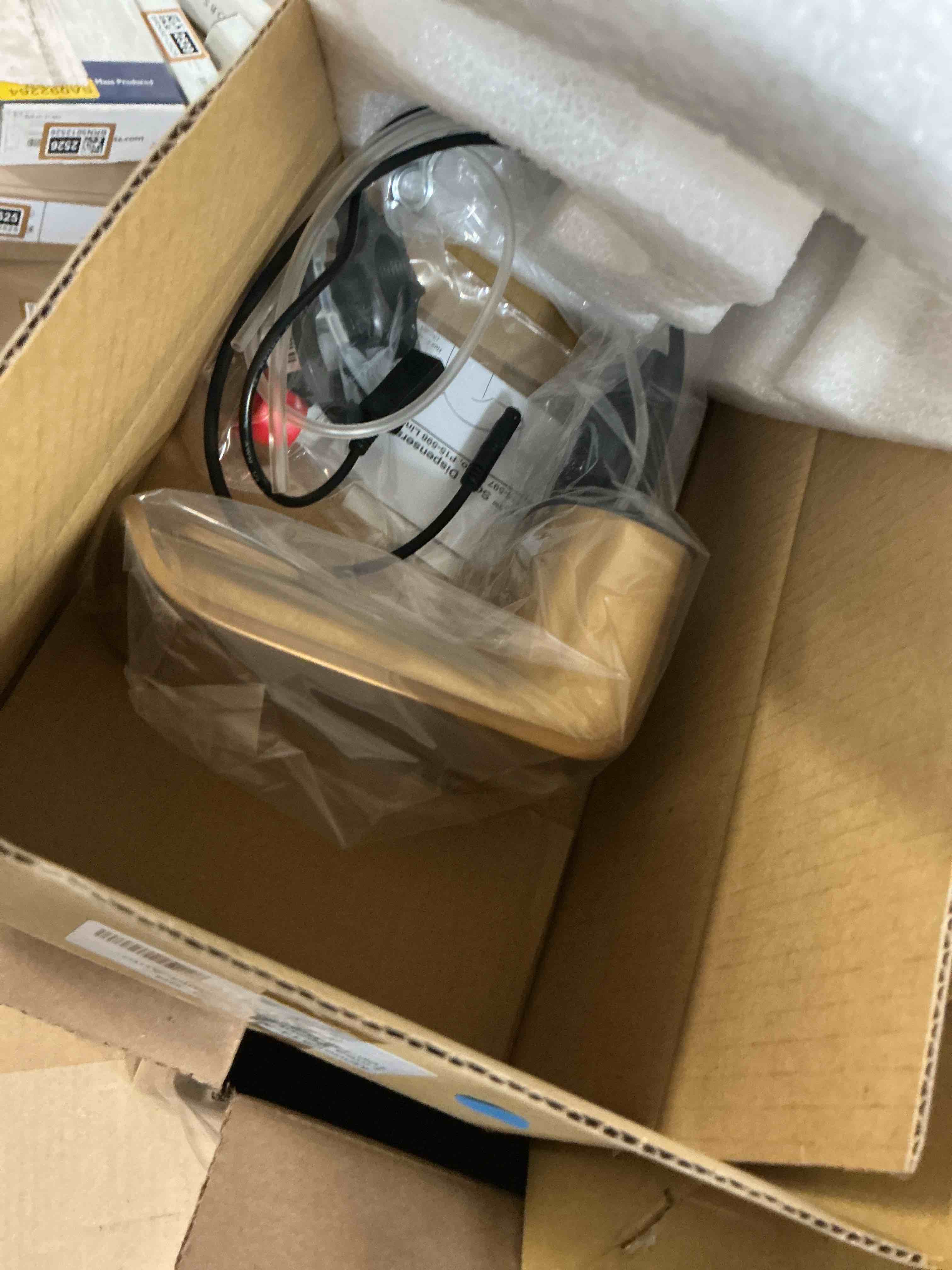 https://s3.amazonaws.com/lotting-images-prod/bidfta/BRN5012538_1777637941675.jpeg