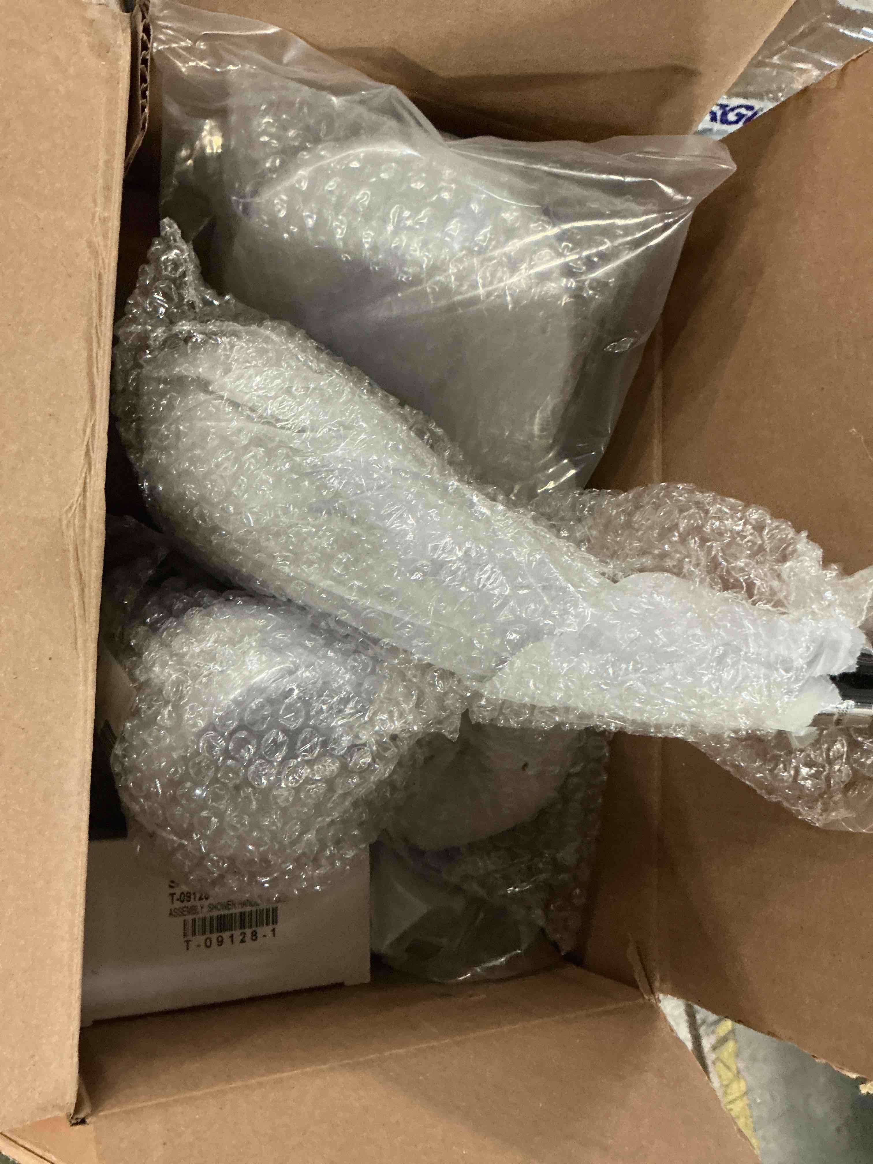https://s3.amazonaws.com/lotting-images-prod/bidfta/BRN5012599_1777644477081.jpeg