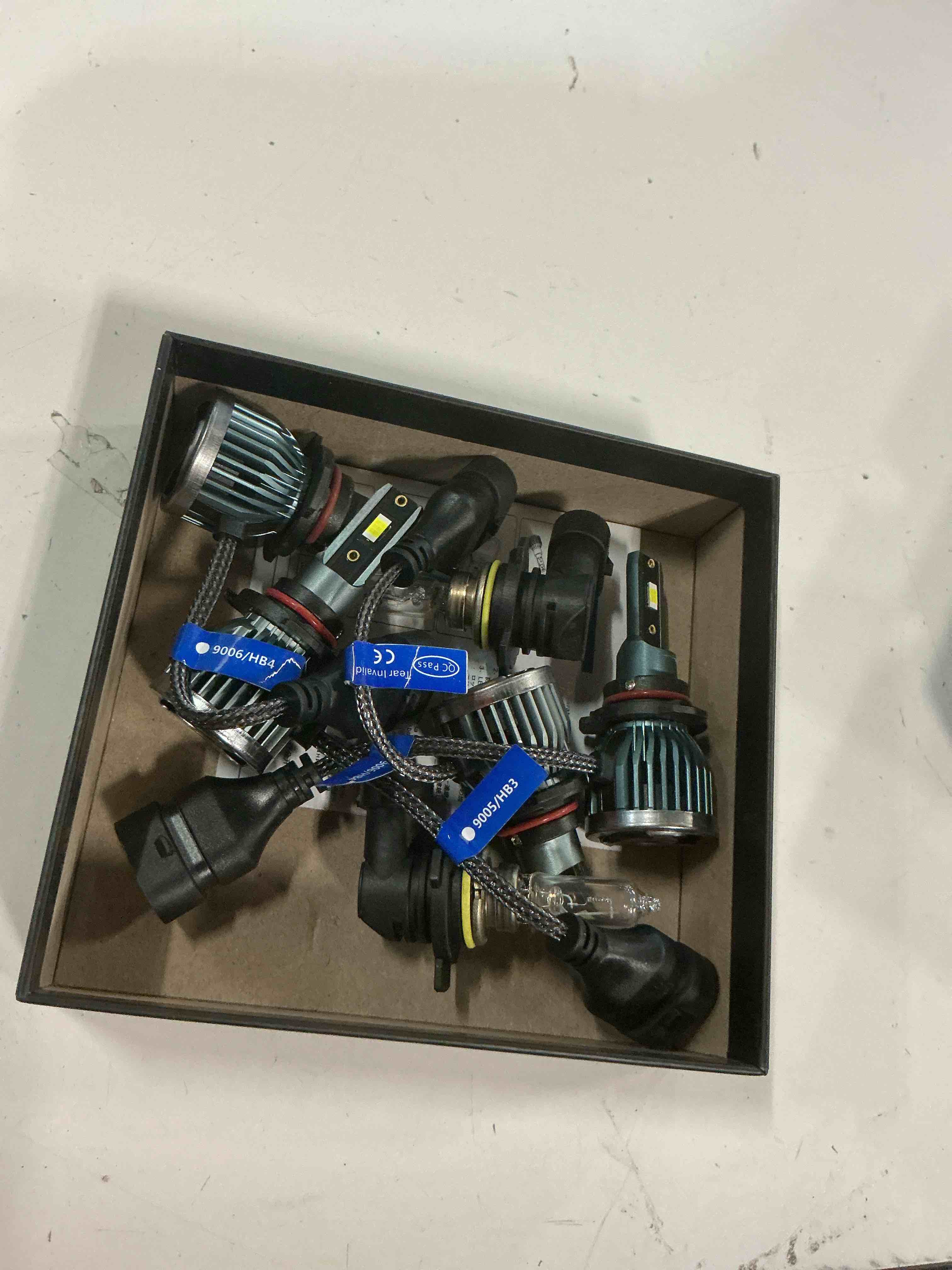 Condition photo showing New/Like New for fit for jeep grand cherokee 2005-2010 light bulbs, 9005 high beam + 9006 low beam + 9145 fog light bulb, 6-pack