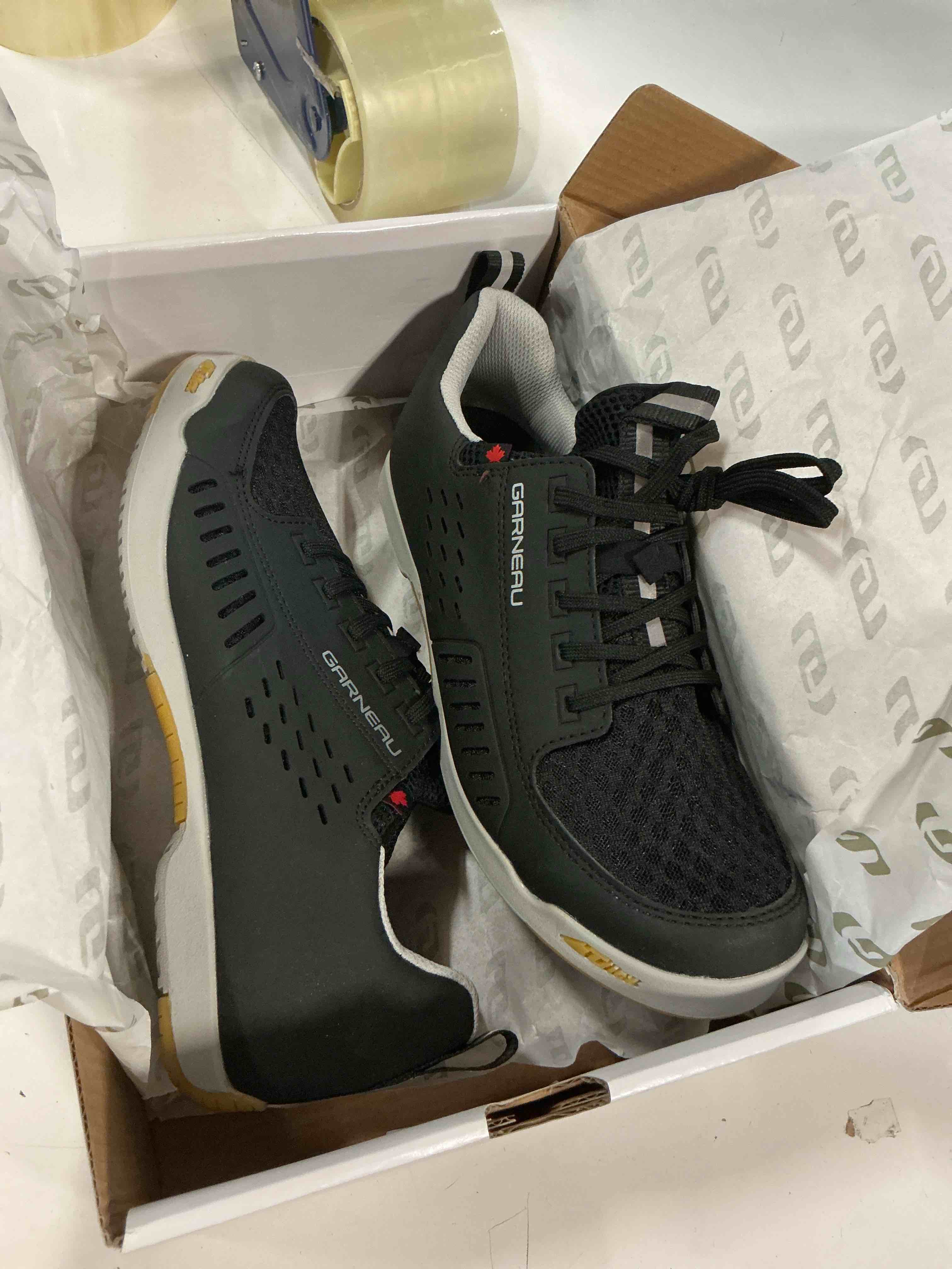 Condition photo showing New/Like New for garneau w's deville shoes size 11