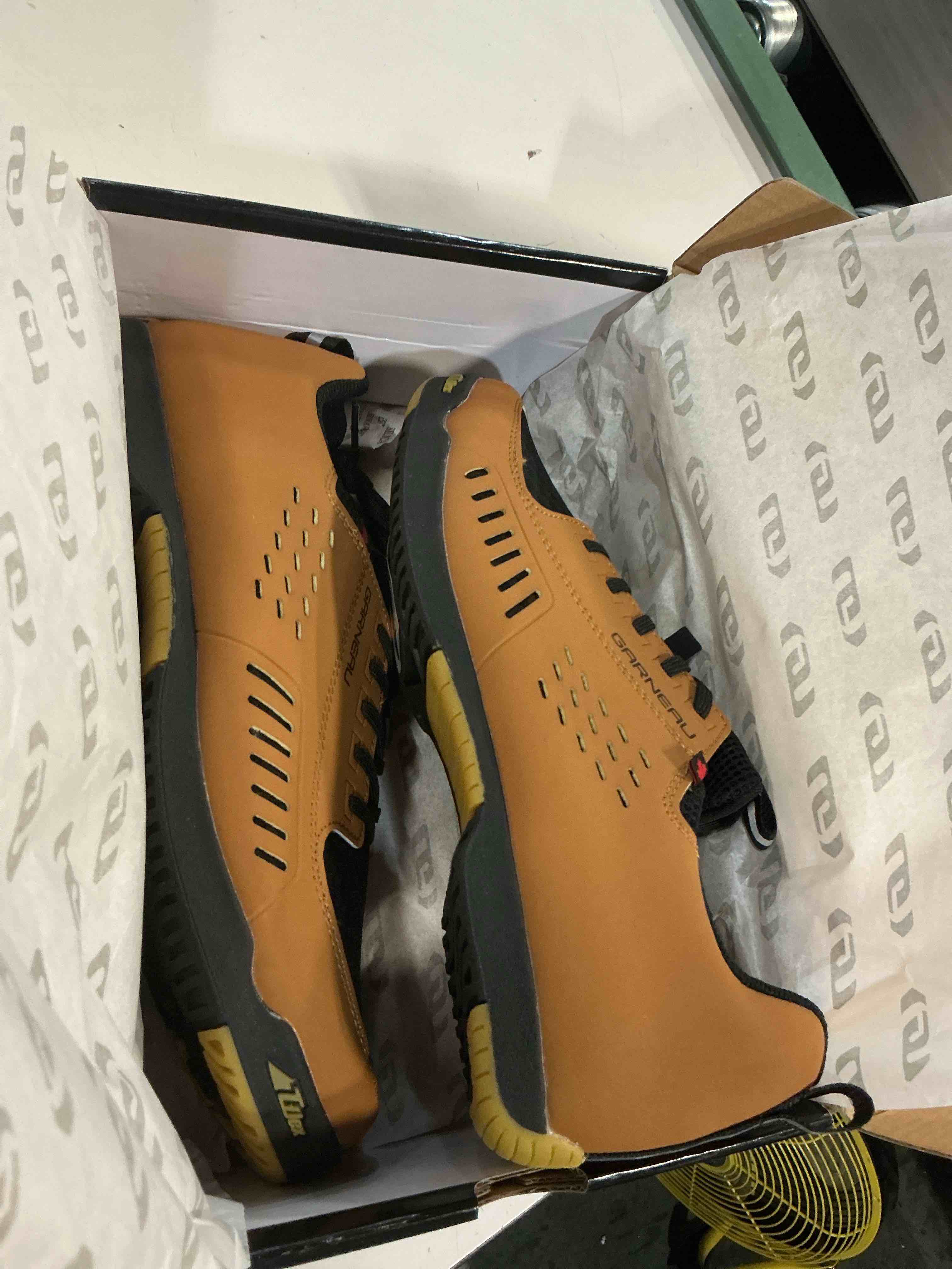 Condition photo showing New/Like New for mens   deville size 9.5