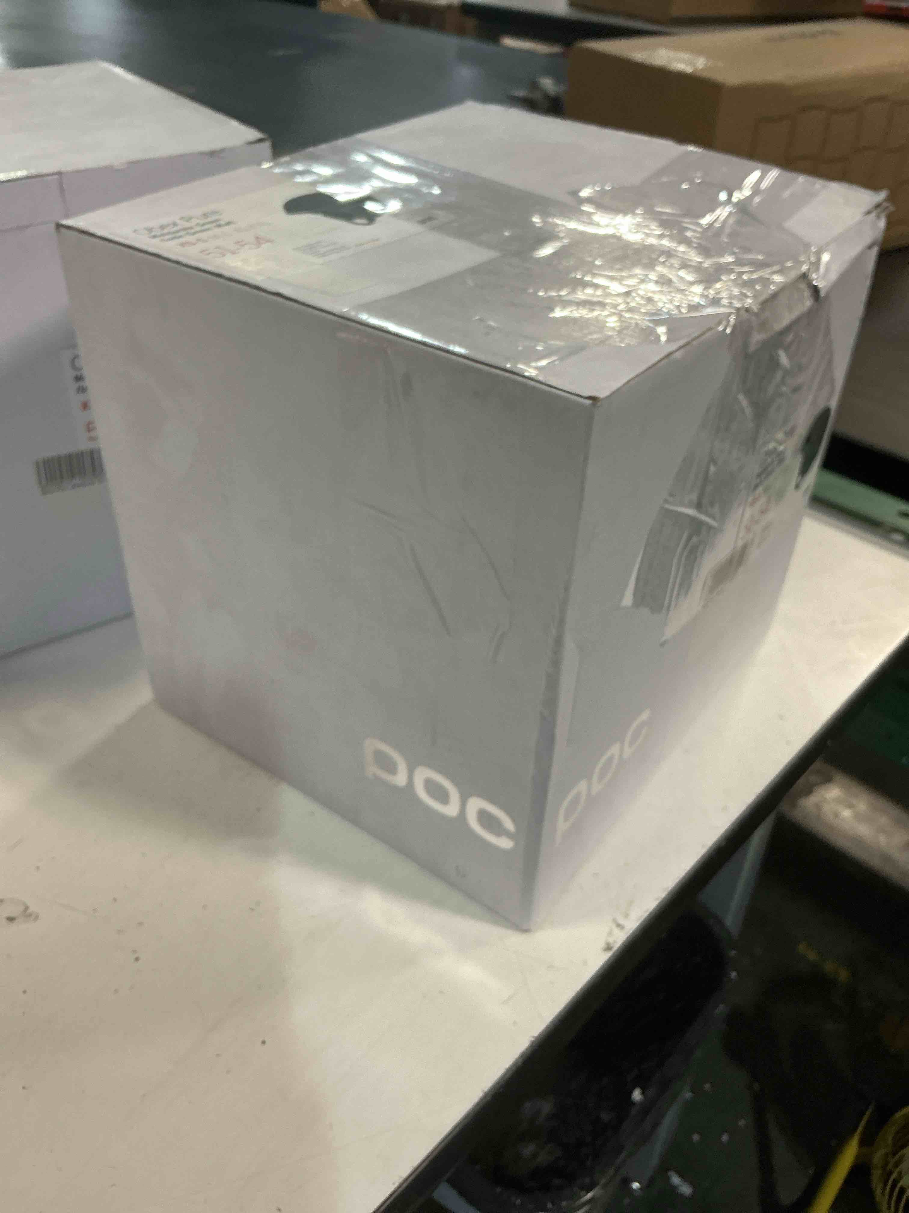 https://s3.amazonaws.com/lotting-images-prod/bidfta/BRN5025372_1777554543279.jpeg