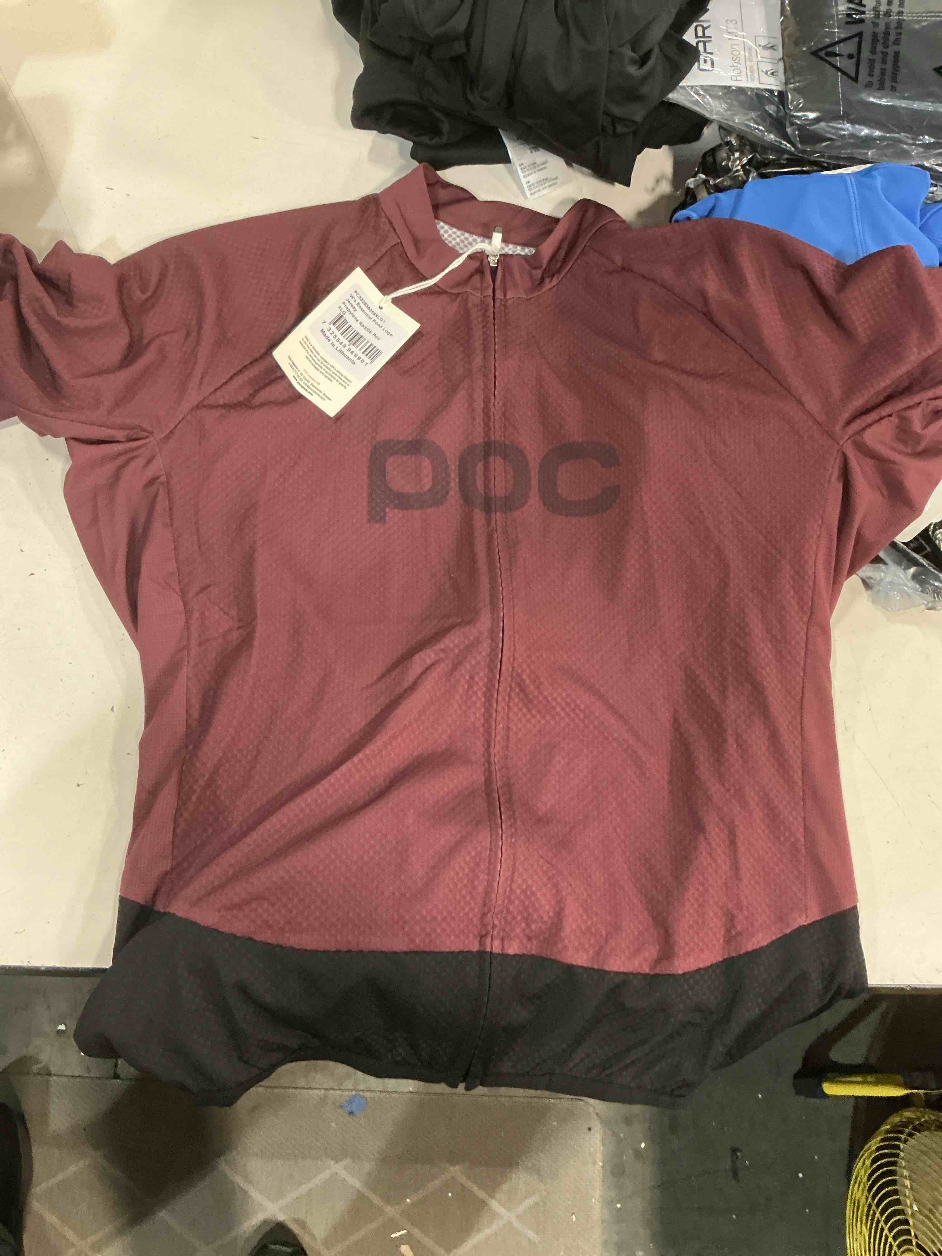 Condition photo showing New/Like New for women's essential logo road cycling jersey size xl