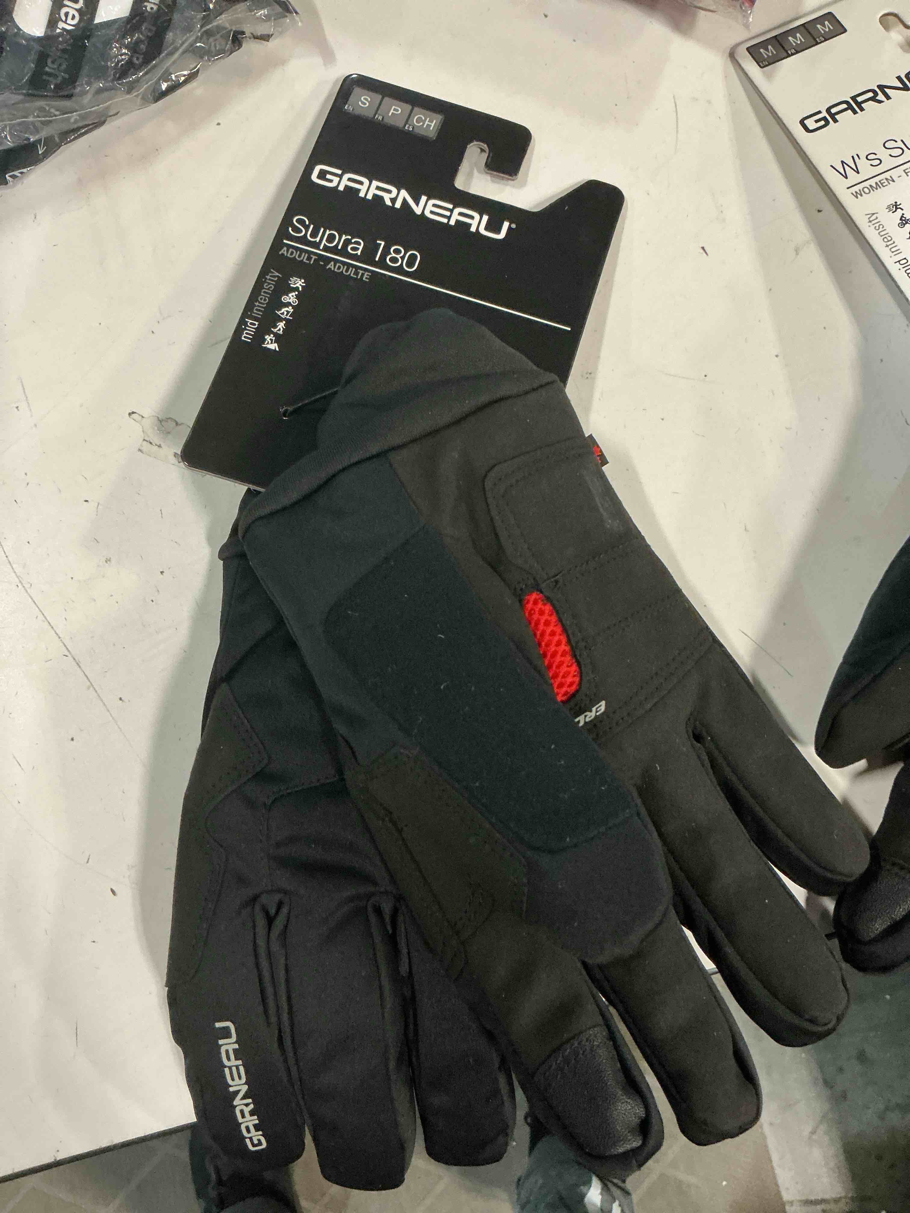 Condition photo showing New/Like New for supra-180 gloves size s