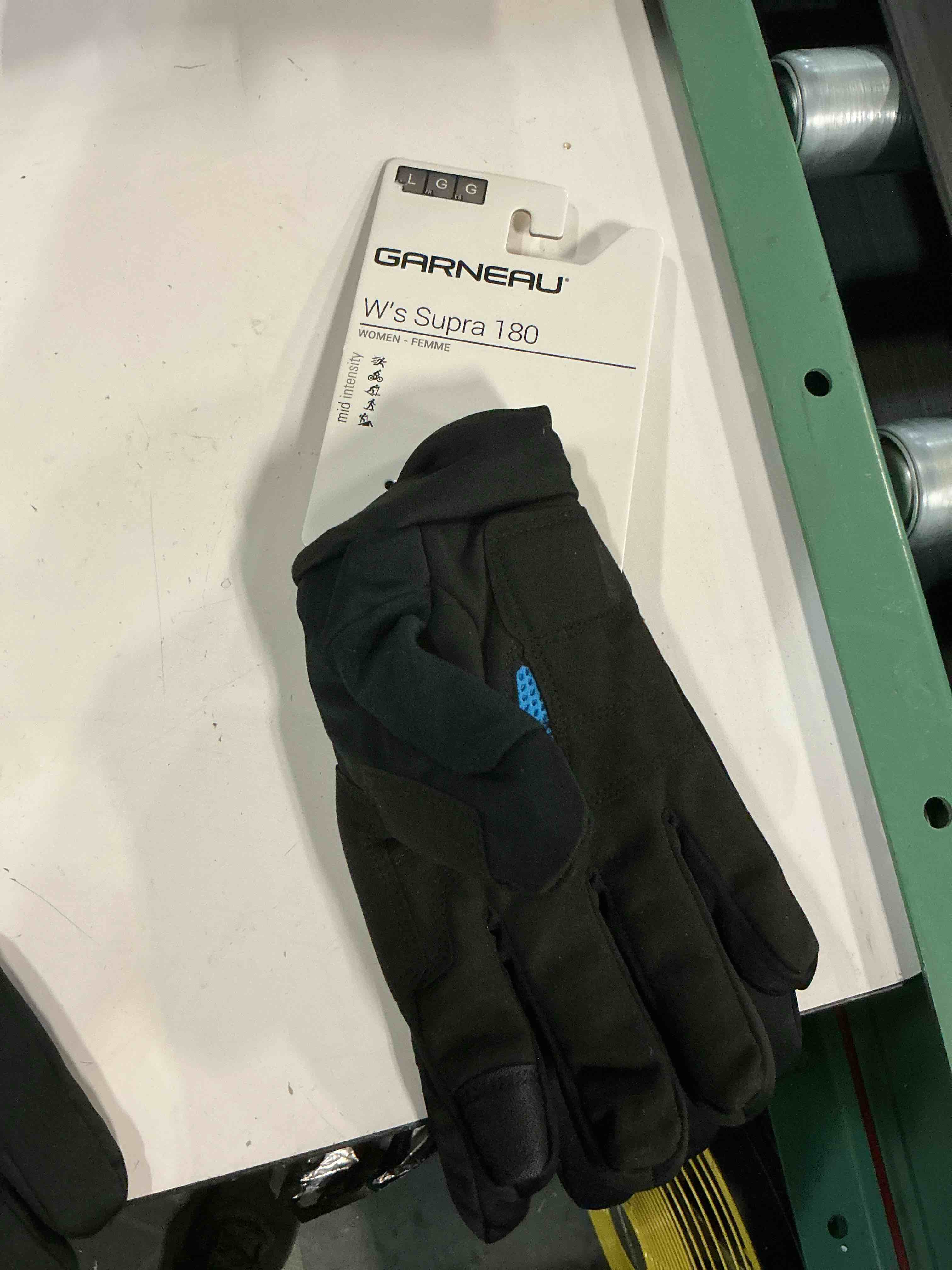 Condition photo showing New/Like New for supra-180 gloves size l